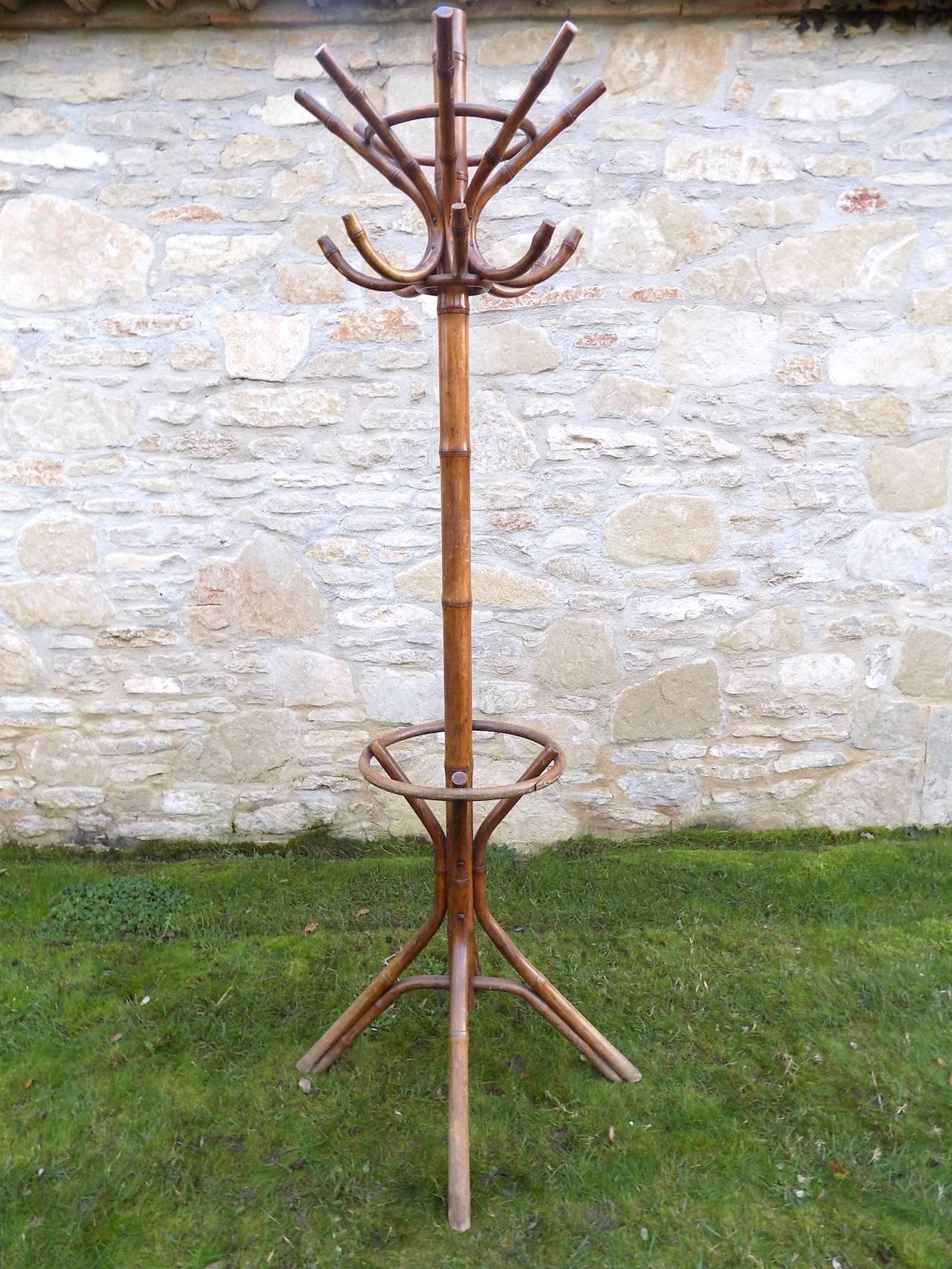 Beautiful wicker coat stand by Audoux Minet, circa 1960. Excellent condition.