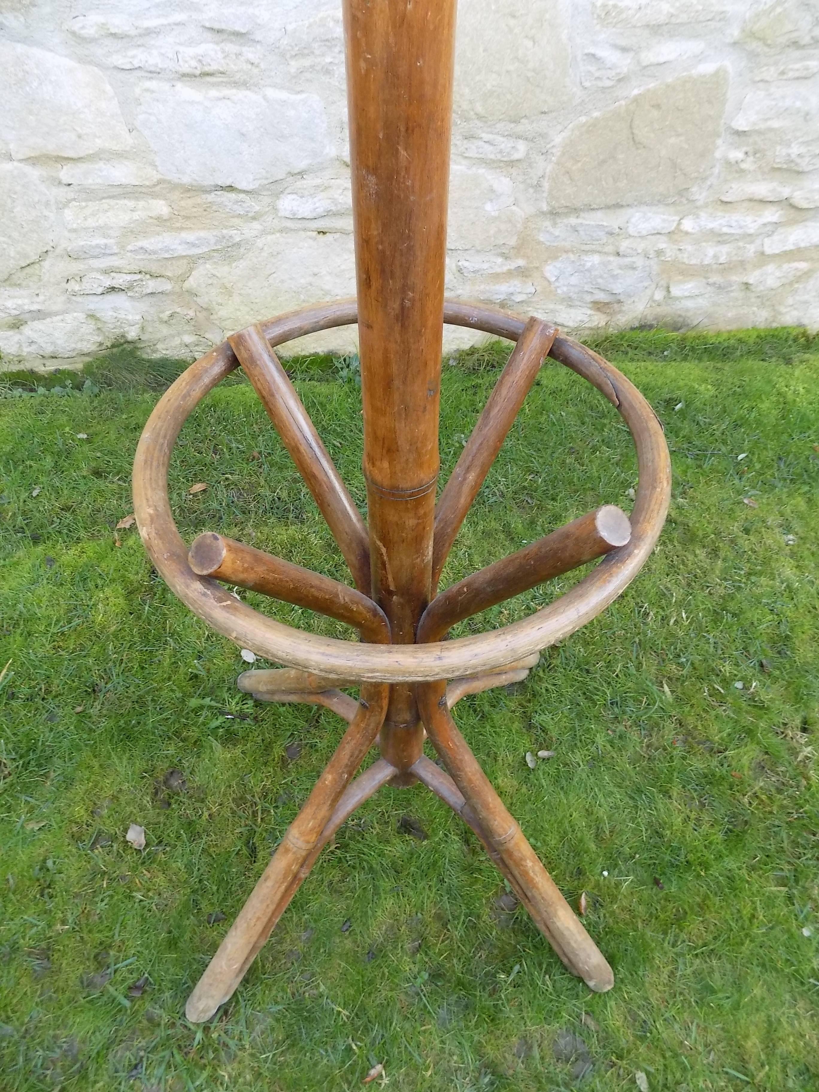 Beautiful Wicker Coat Stand by Audoux Minet, circa 1960 In Excellent Condition For Sale In Megeve, FR