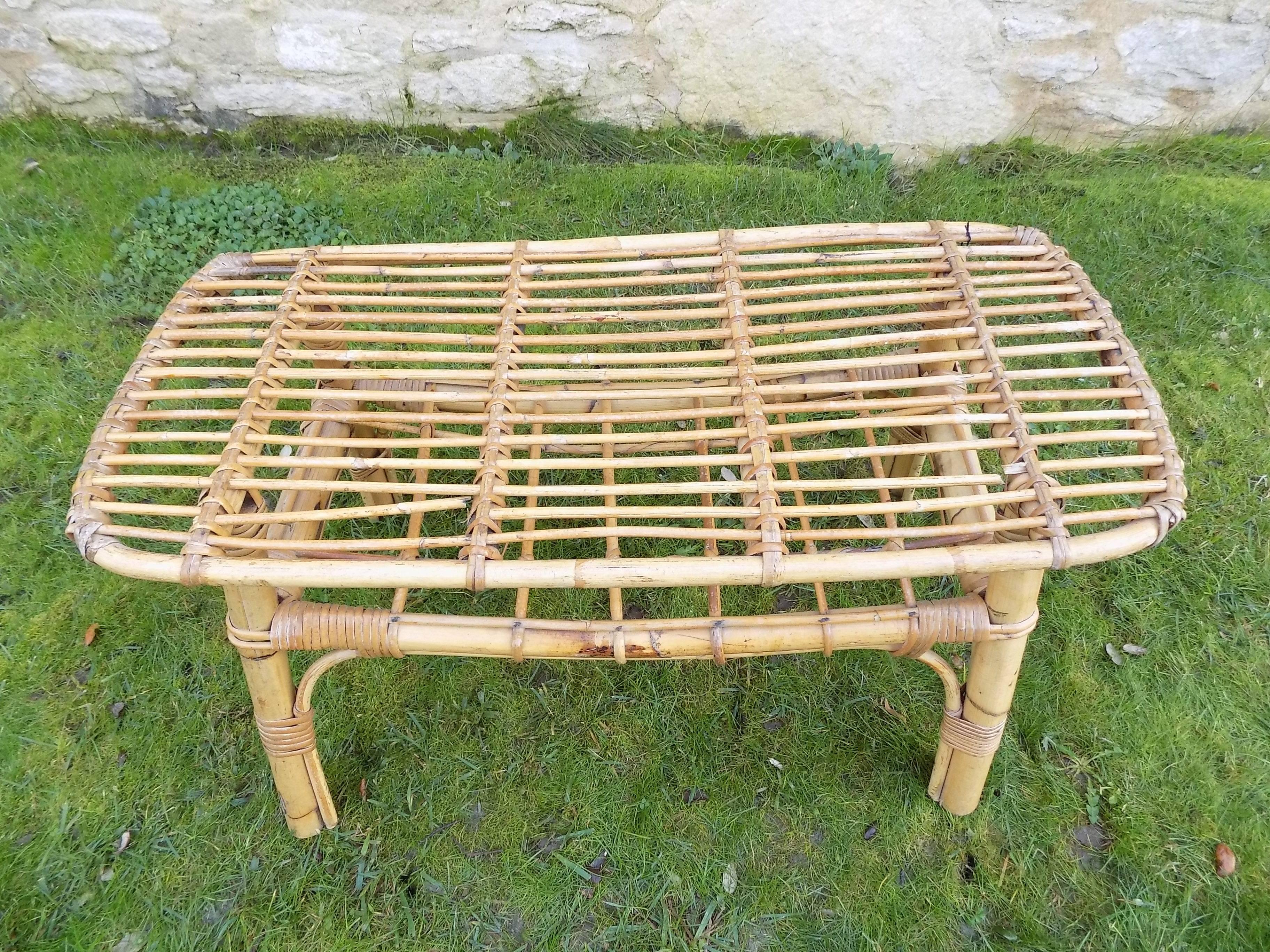 Beautiful wicker coffee table by Audoux Minet, circa 1960. Excellent condition.