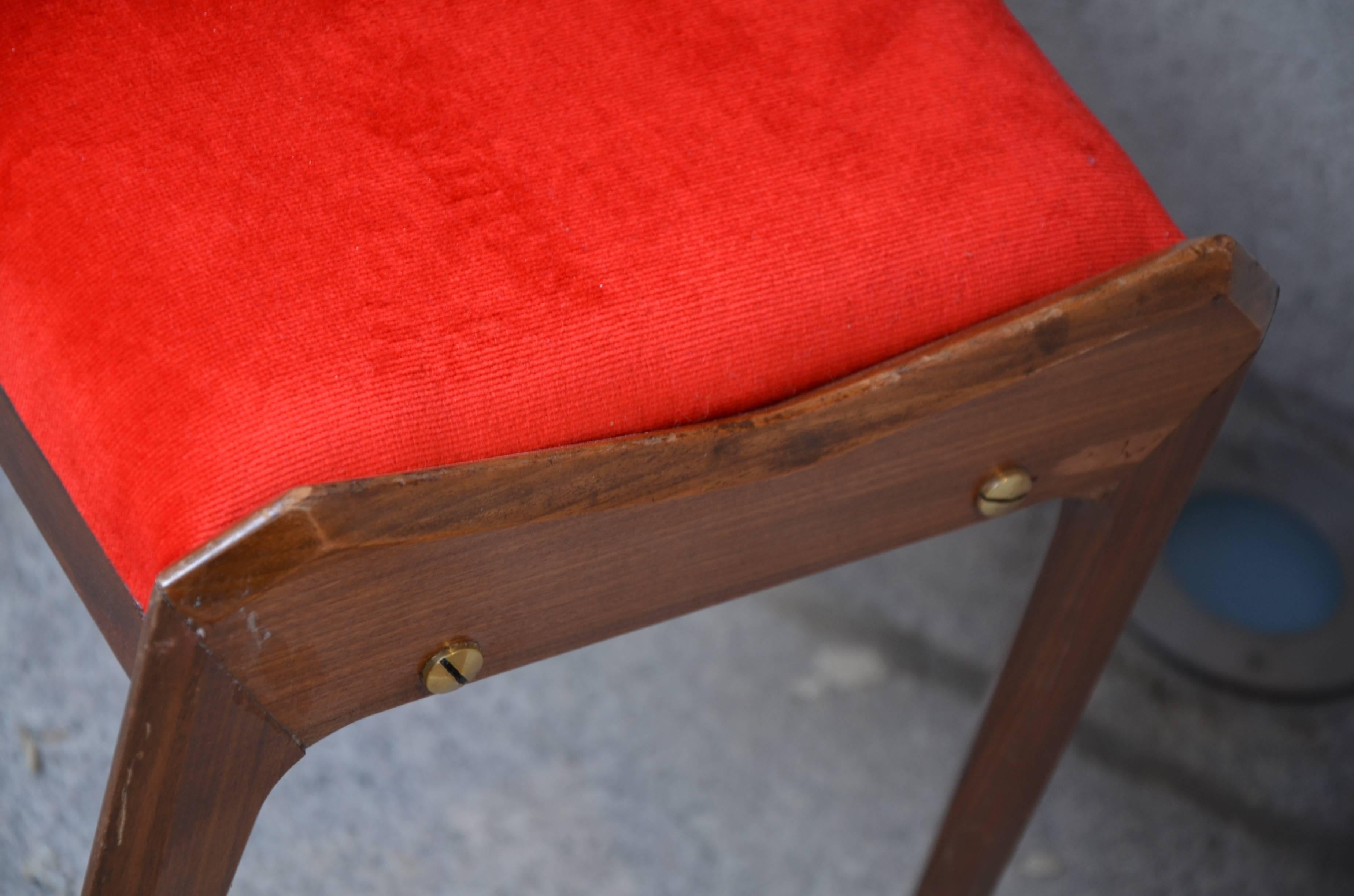Beautiful Red Velvet Bench, Italy, circa 1960 In Excellent Condition In Megeve, FR