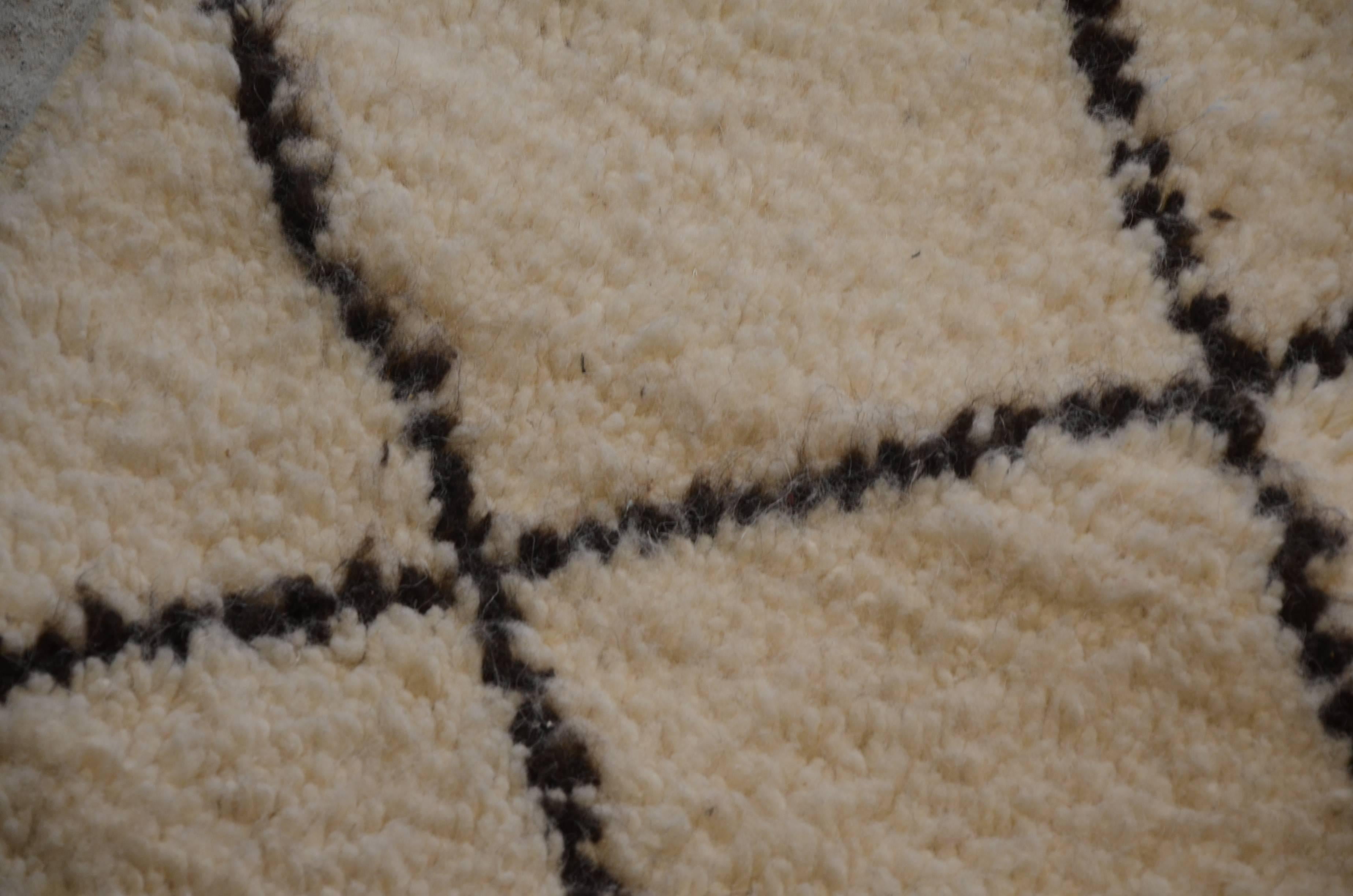 Beni Ouarain wool carpet in excellent condition.