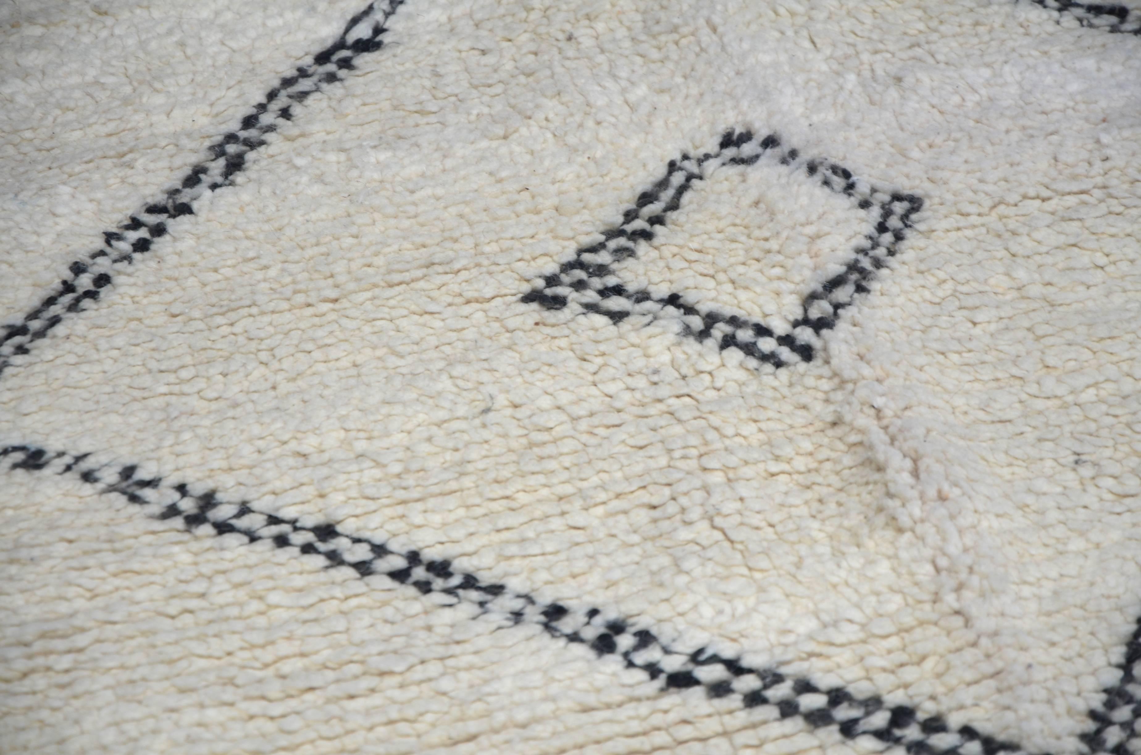 Original Beni Ouarain wool carpet in excellent condition.