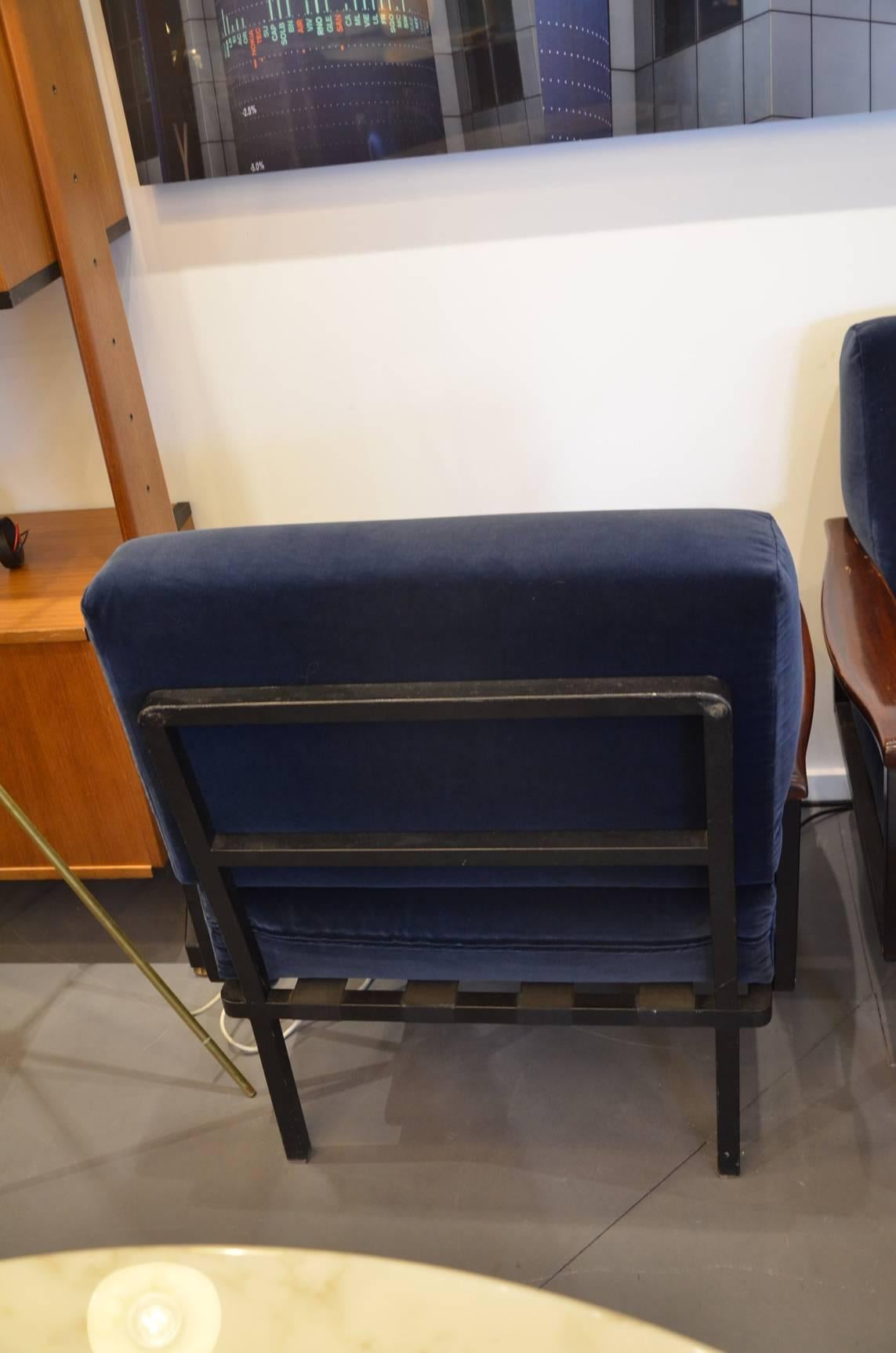 Reupholstered in a blue velvet fabric
good condition.