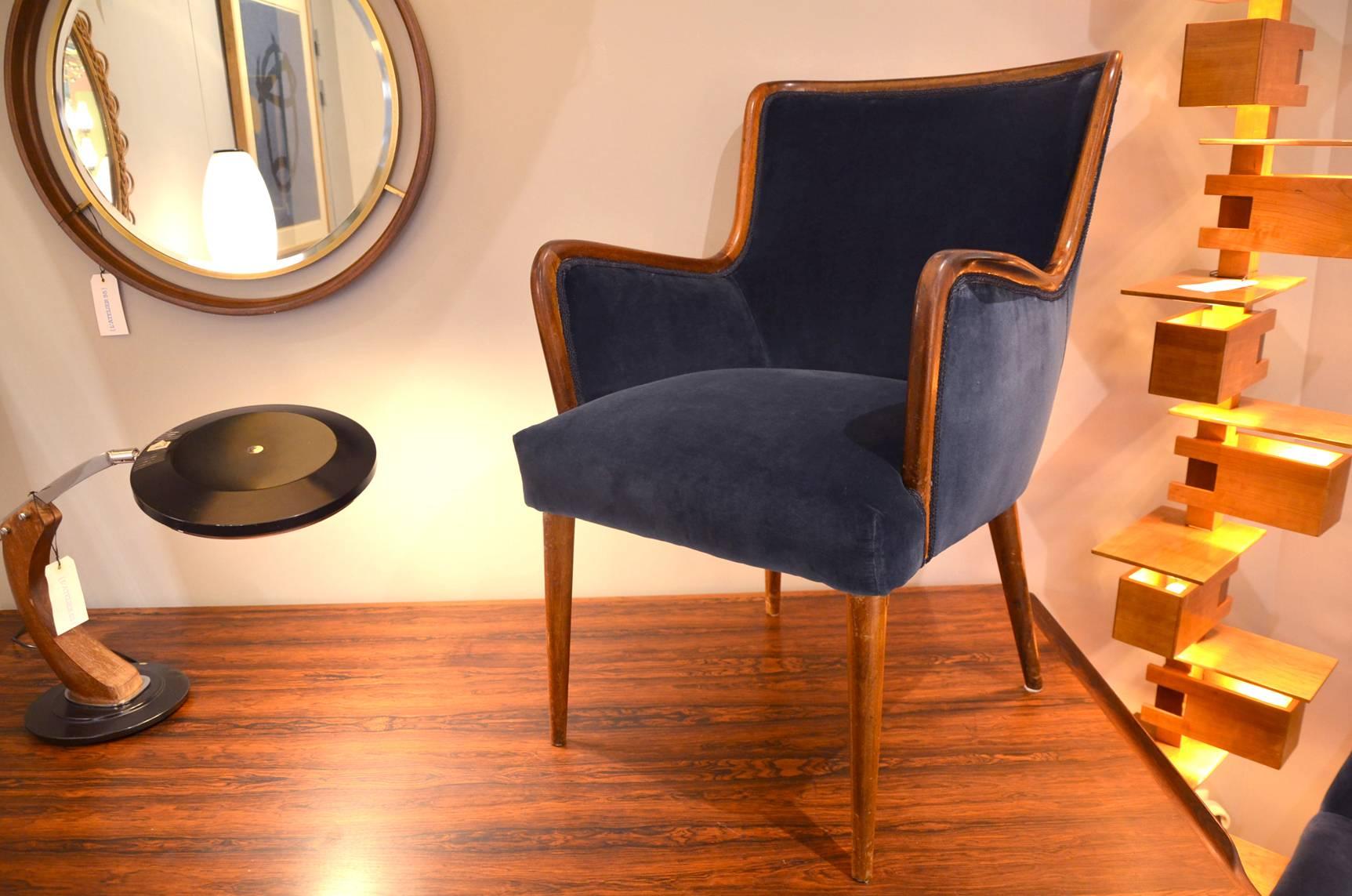Beautiful reupholstered pair of Osvaldo Borsani armchairs for Tecno, circa 1960. New velvet fabric
In perfect condition.