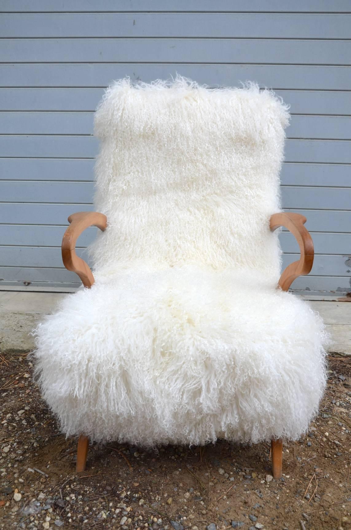 Beautiful Italian armchair reupholstered Tibet lamb fur, circa 1960. In perfect condition.