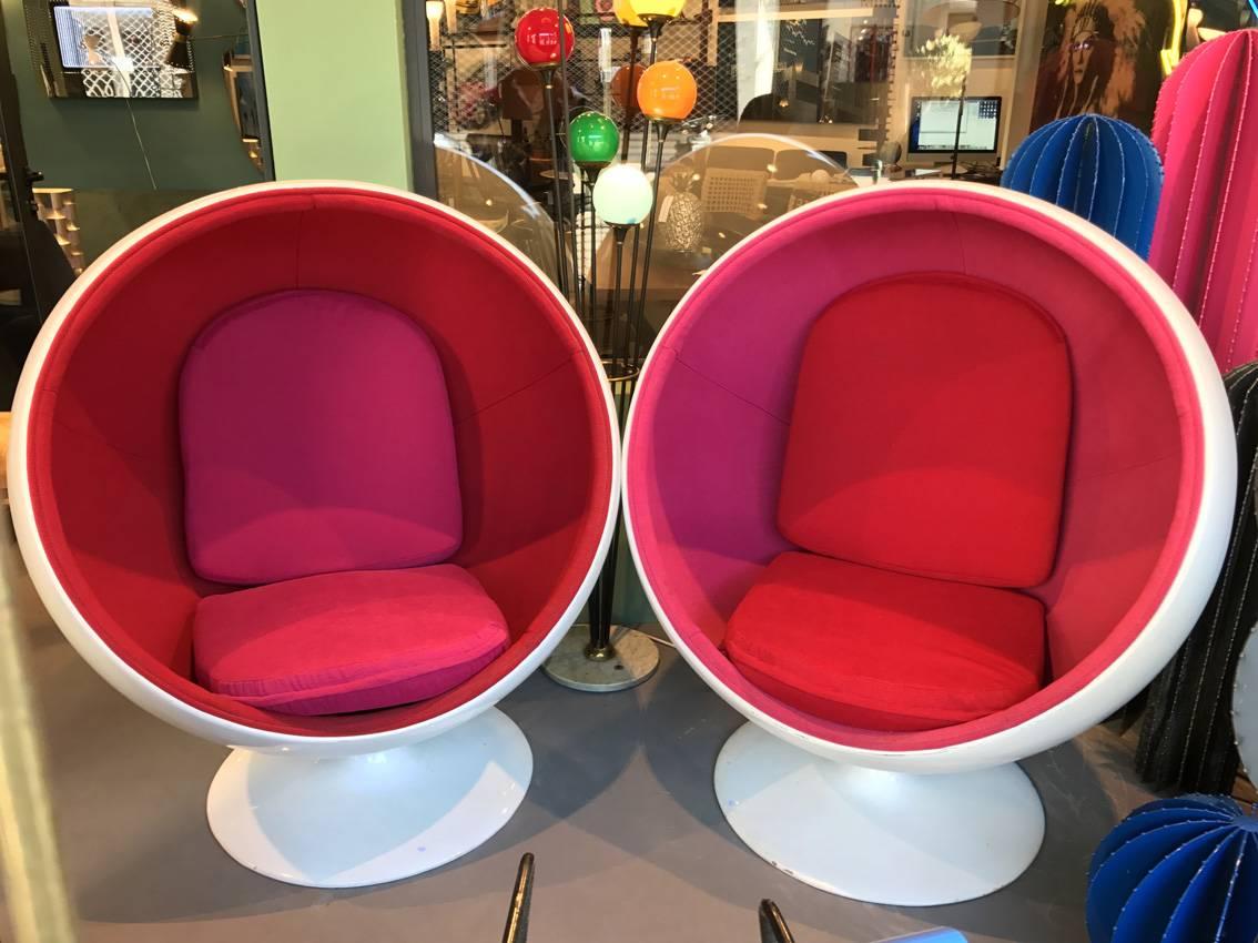 Huge pair of Eero Arnio ball chairs, circa 1960. In very good condition.
