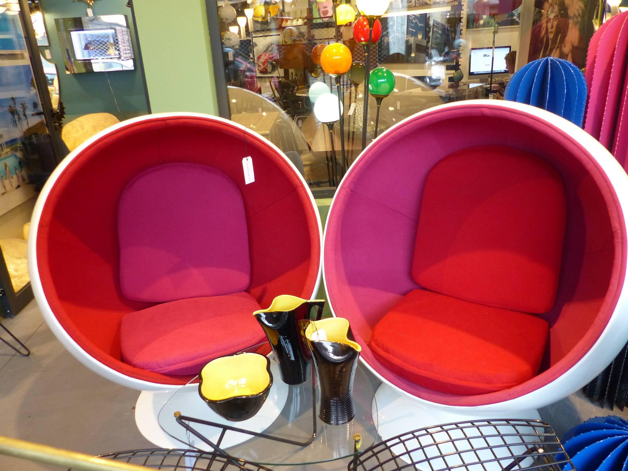 Huge Pair of Eero Arnio Ball Chairs, circa 1960 In Good Condition In Megeve, FR