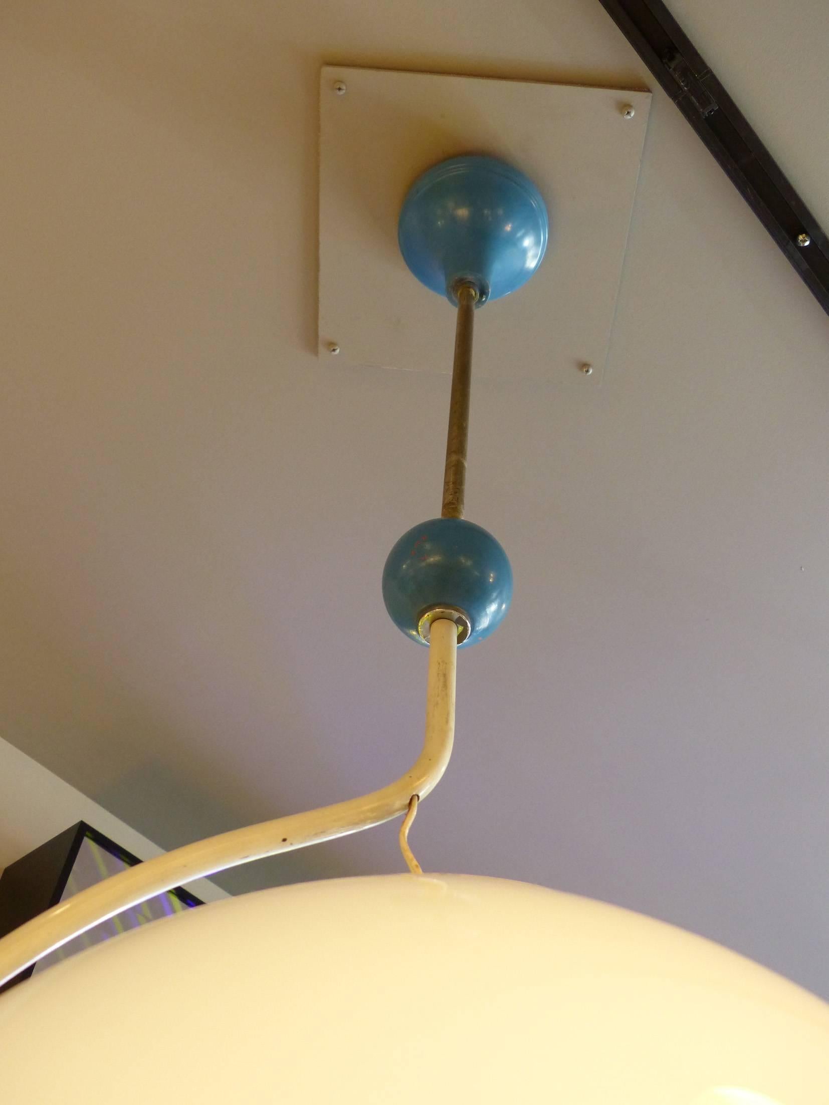 Huge 1960s Italian Opaline Pendant in the Taste of Gino Sarfatti In Good Condition For Sale In Megeve, FR