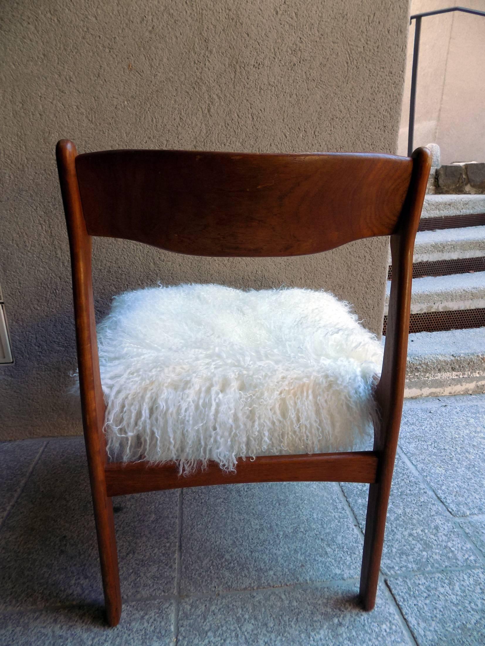 Beautiful Set of Eight Reupholstered Danish Chairs, circa 1960 In Good Condition For Sale In Megeve, FR