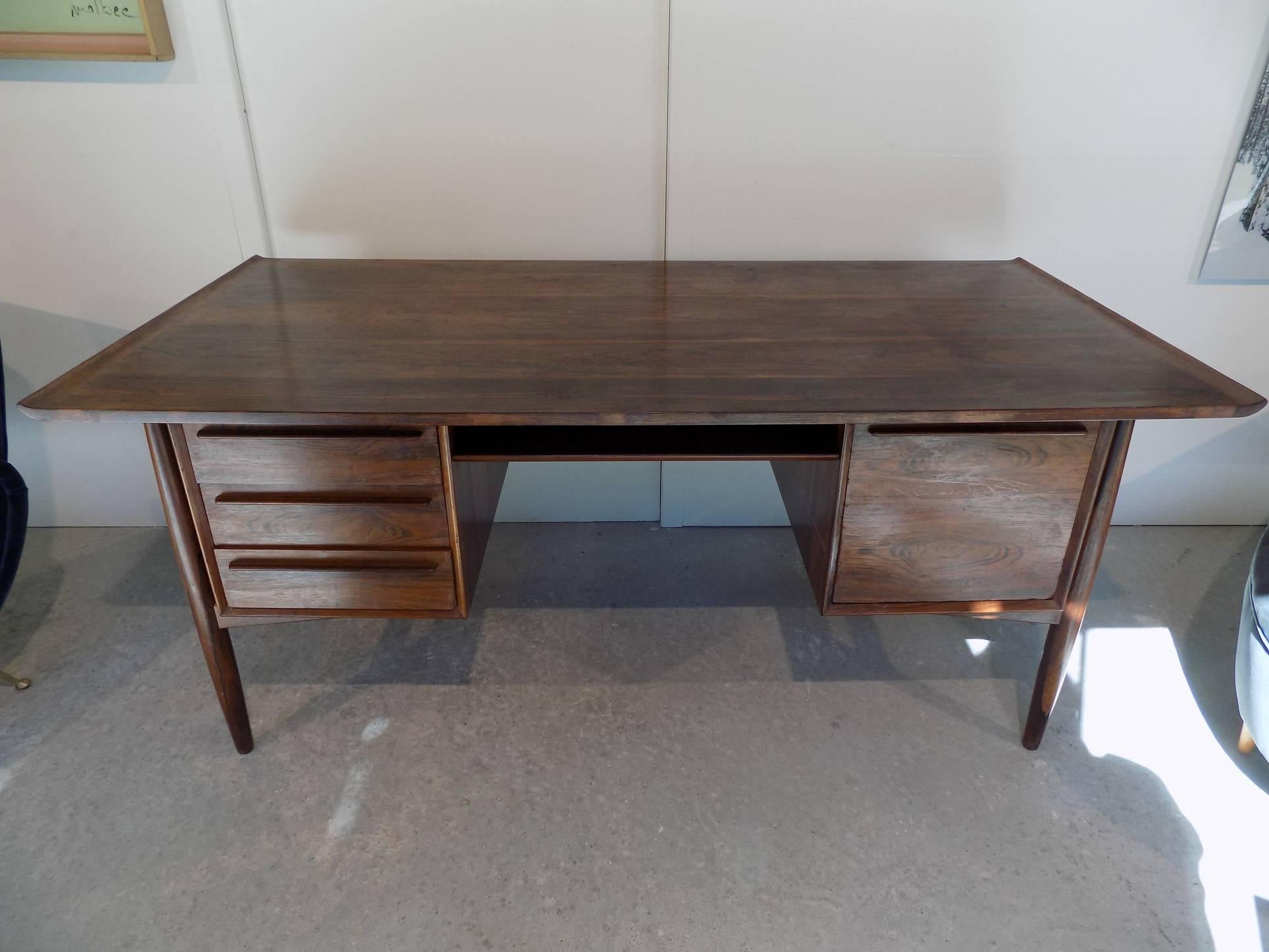 Fantastic Arne Vodder rosewood desk, circa 1960. Very good condition.
