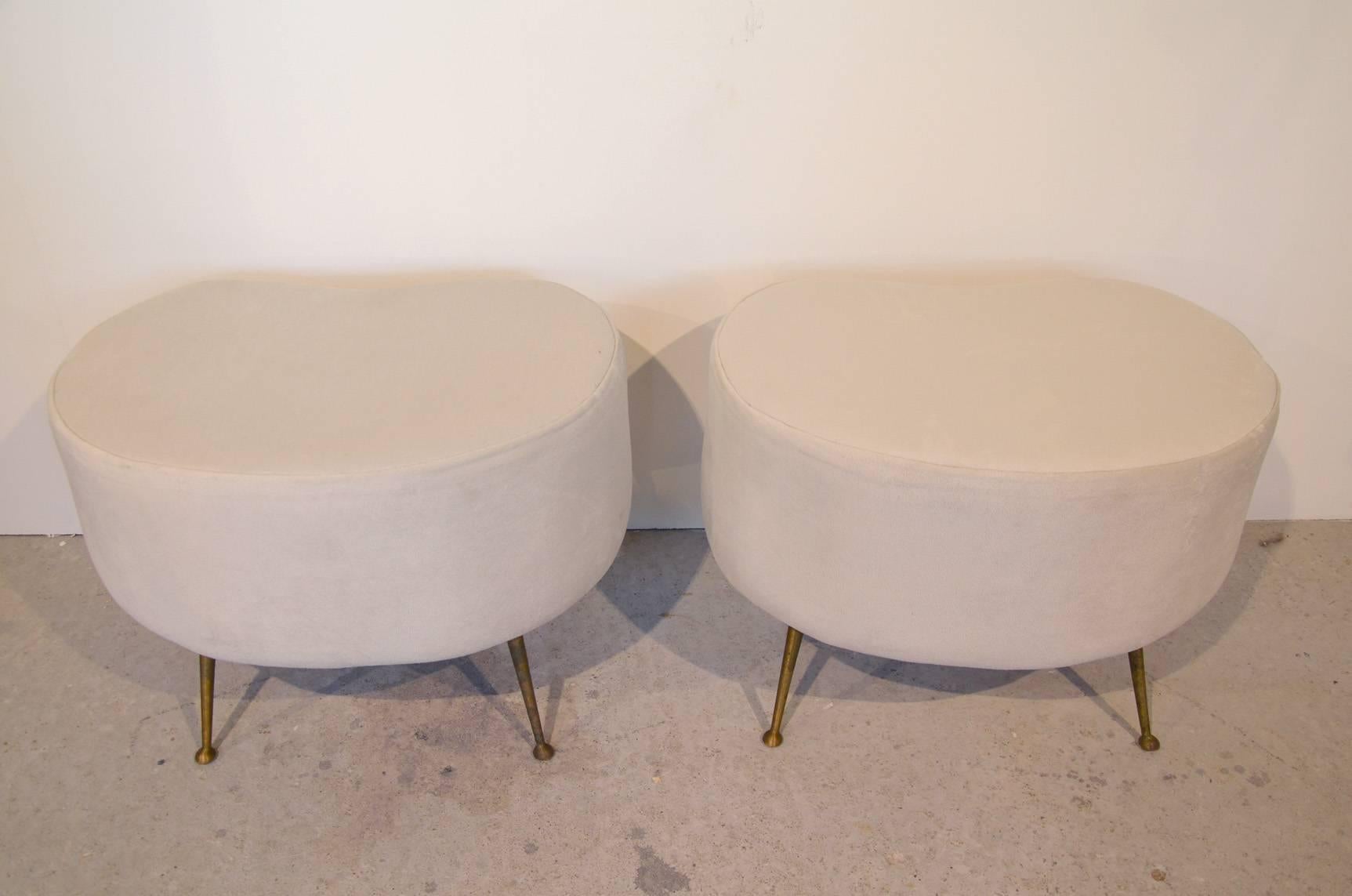 Beautiful Pair of Italian Reupholstered Beans Stools In Excellent Condition In Megeve, FR