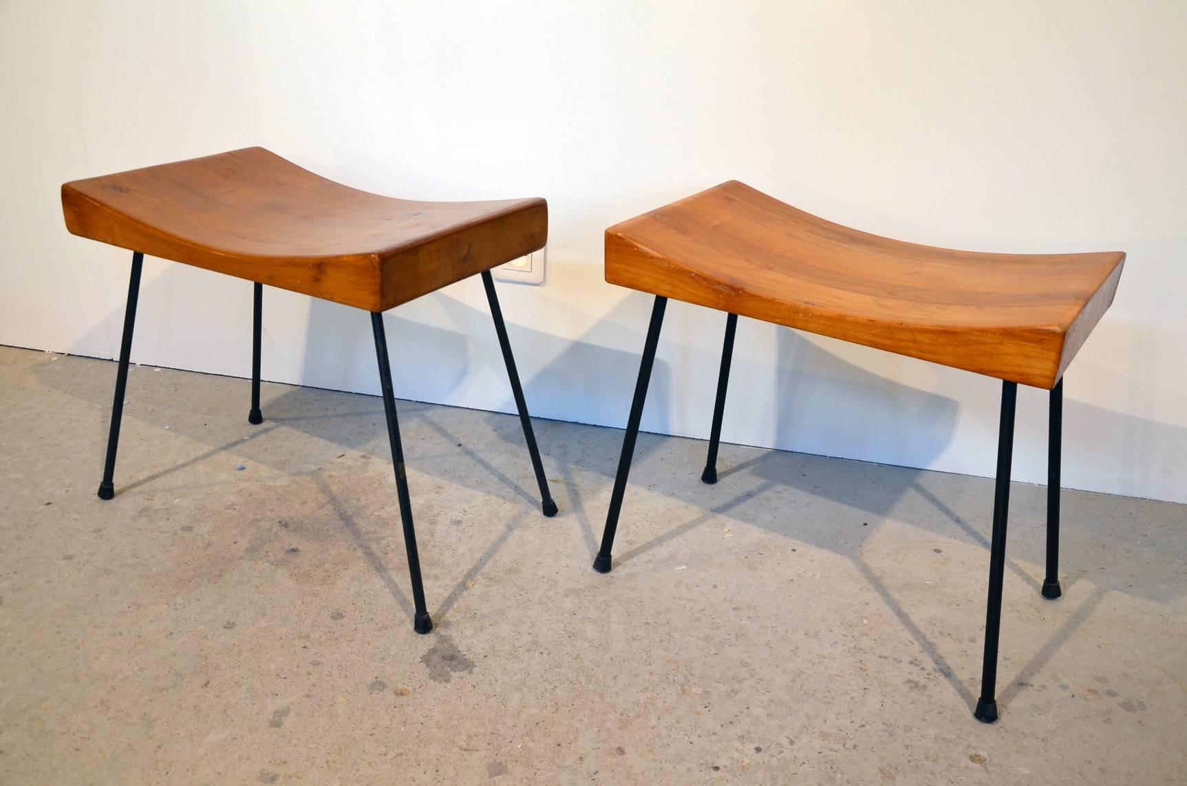 Beautiful pair of stools in the taste of George Nakashima. Excellent condition.