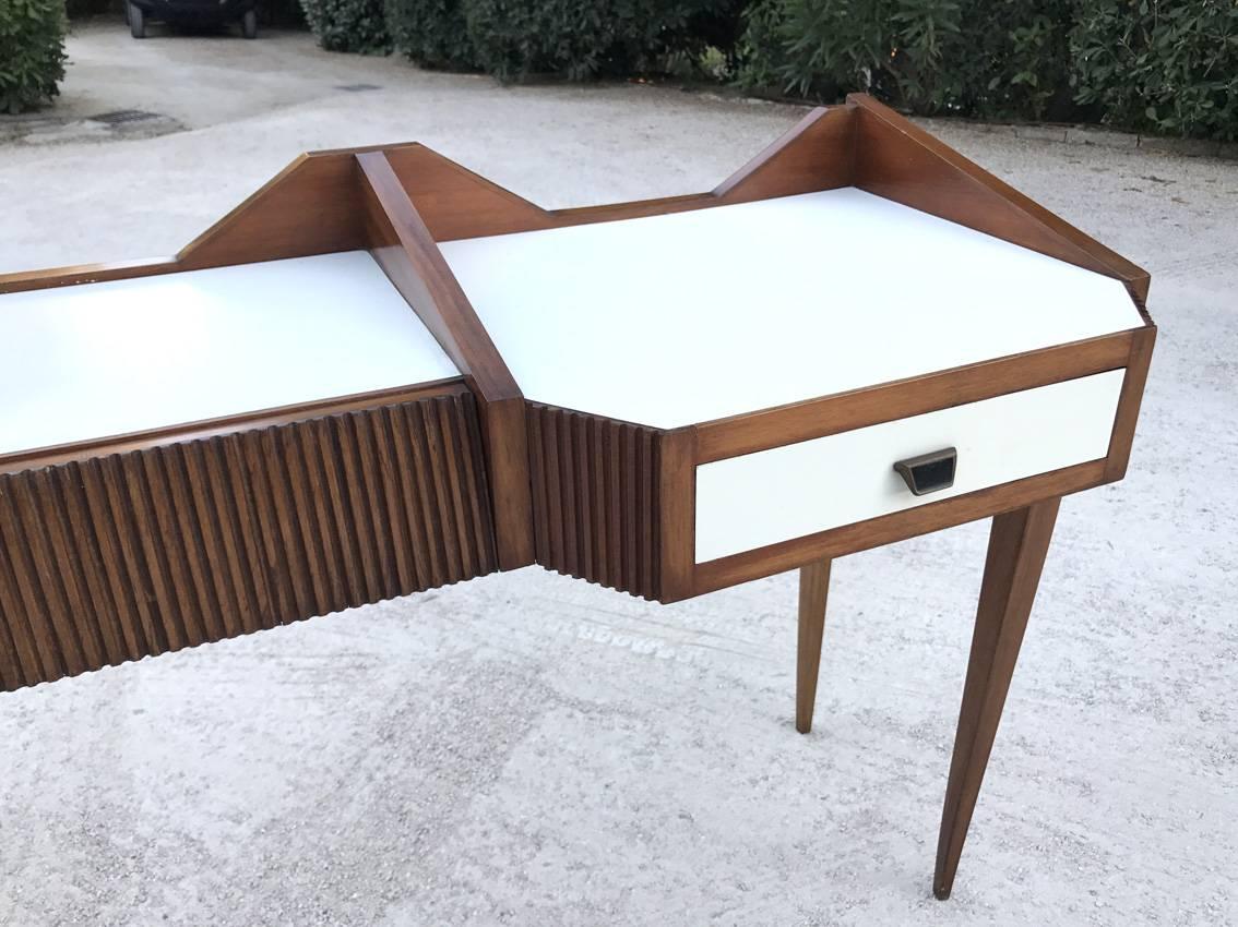 Mid-Century Modern Awesome Italian Console Table in the Taste of Ico Parisi, circa 1960 For Sale