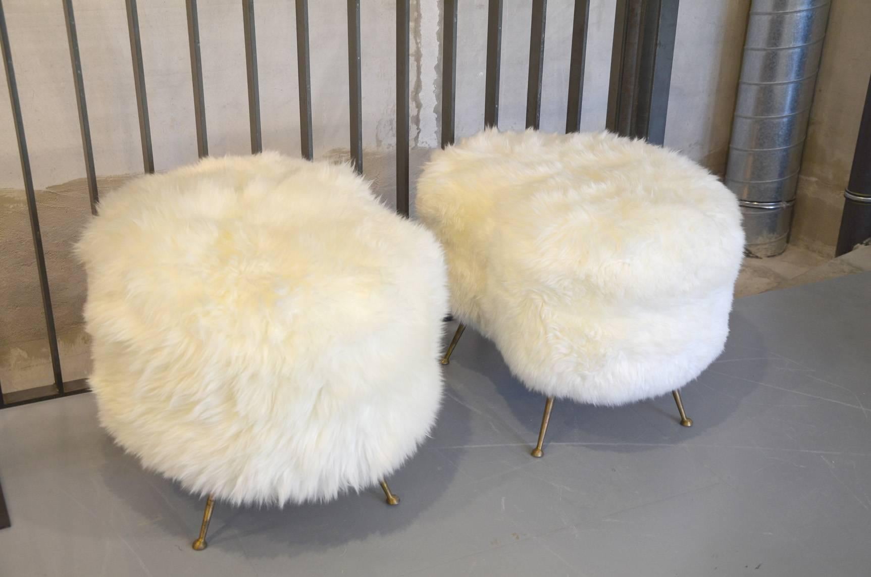 Beautiful Pair of benches, white wool and brass feet. Contemporary edition made in Italy and designed by L'Atelier 55
