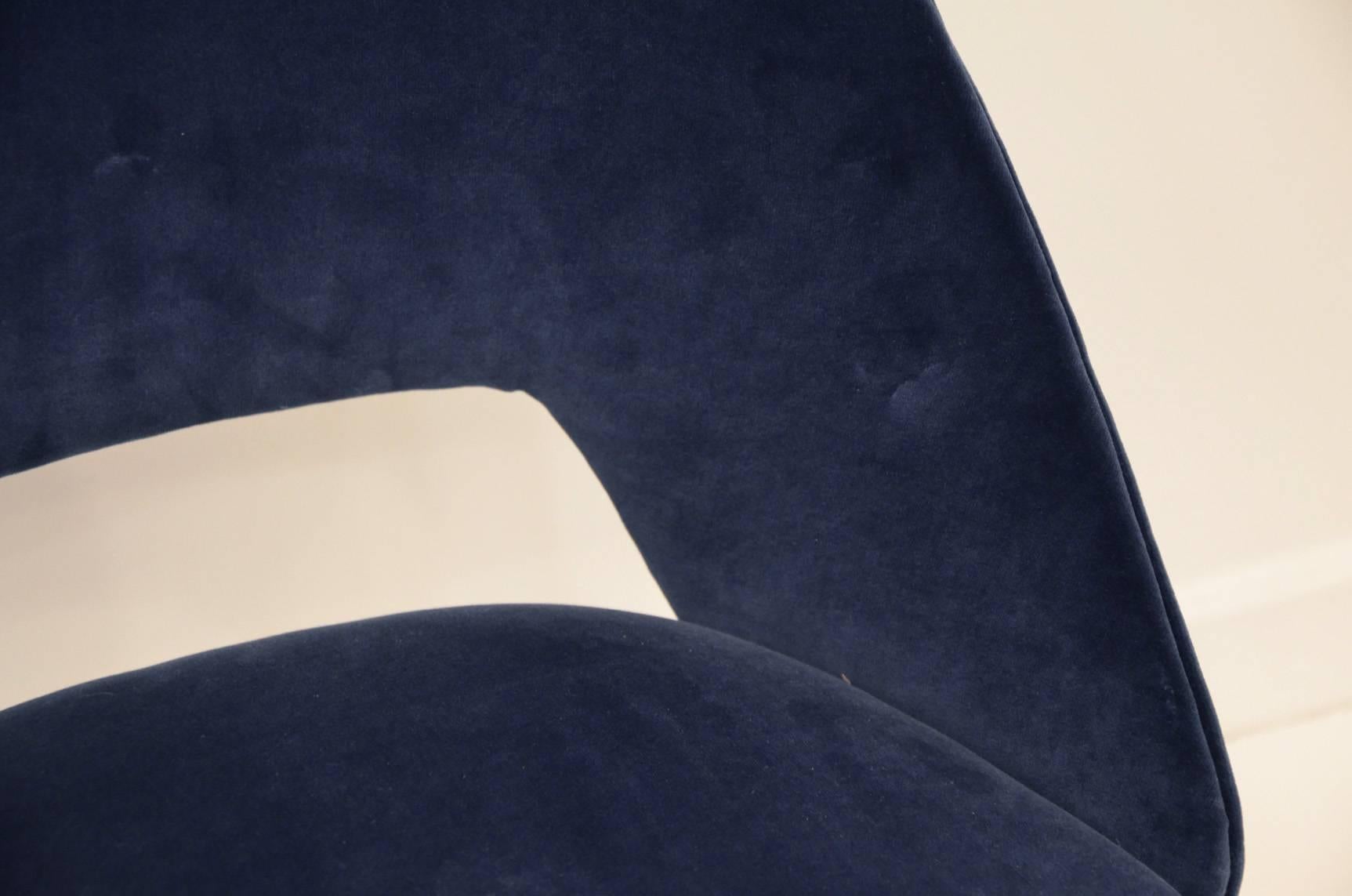 Mid-Century Modern Beautiful Set Of eight Italian 1960 Reupholstered Blue Velvet Chairs