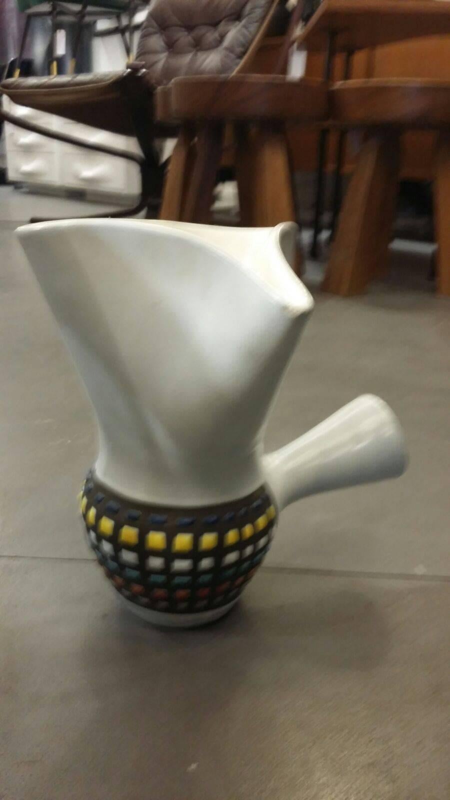 Beautiful Roger Capron ceramic pitcher, circa 1960, in good condition,
 (very minor less on the beak)
L=19 cm with handle.