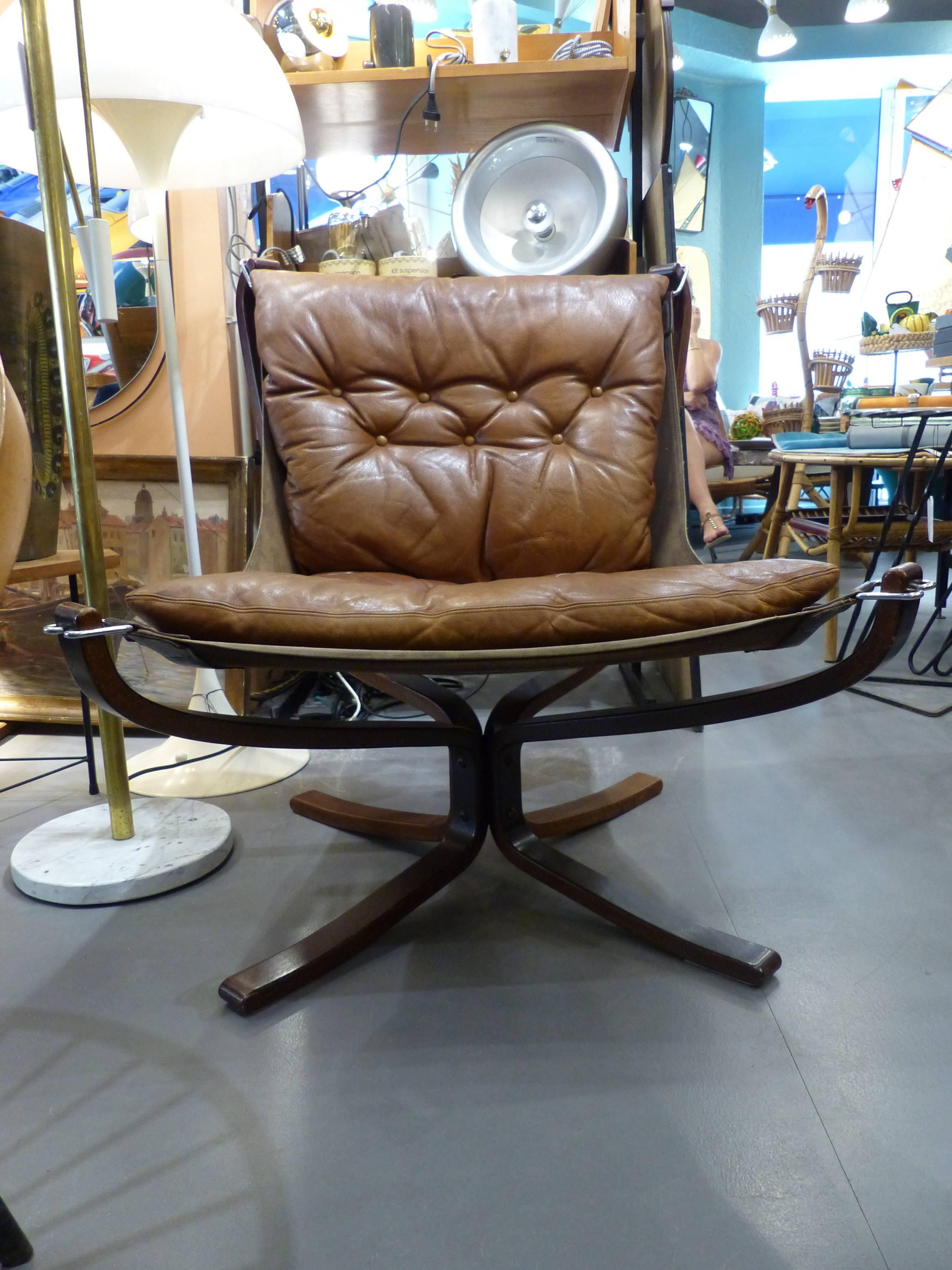 Norwegian Beautiful Sigurd Resell Leather Falcon Chair, circa 1970 For Sale