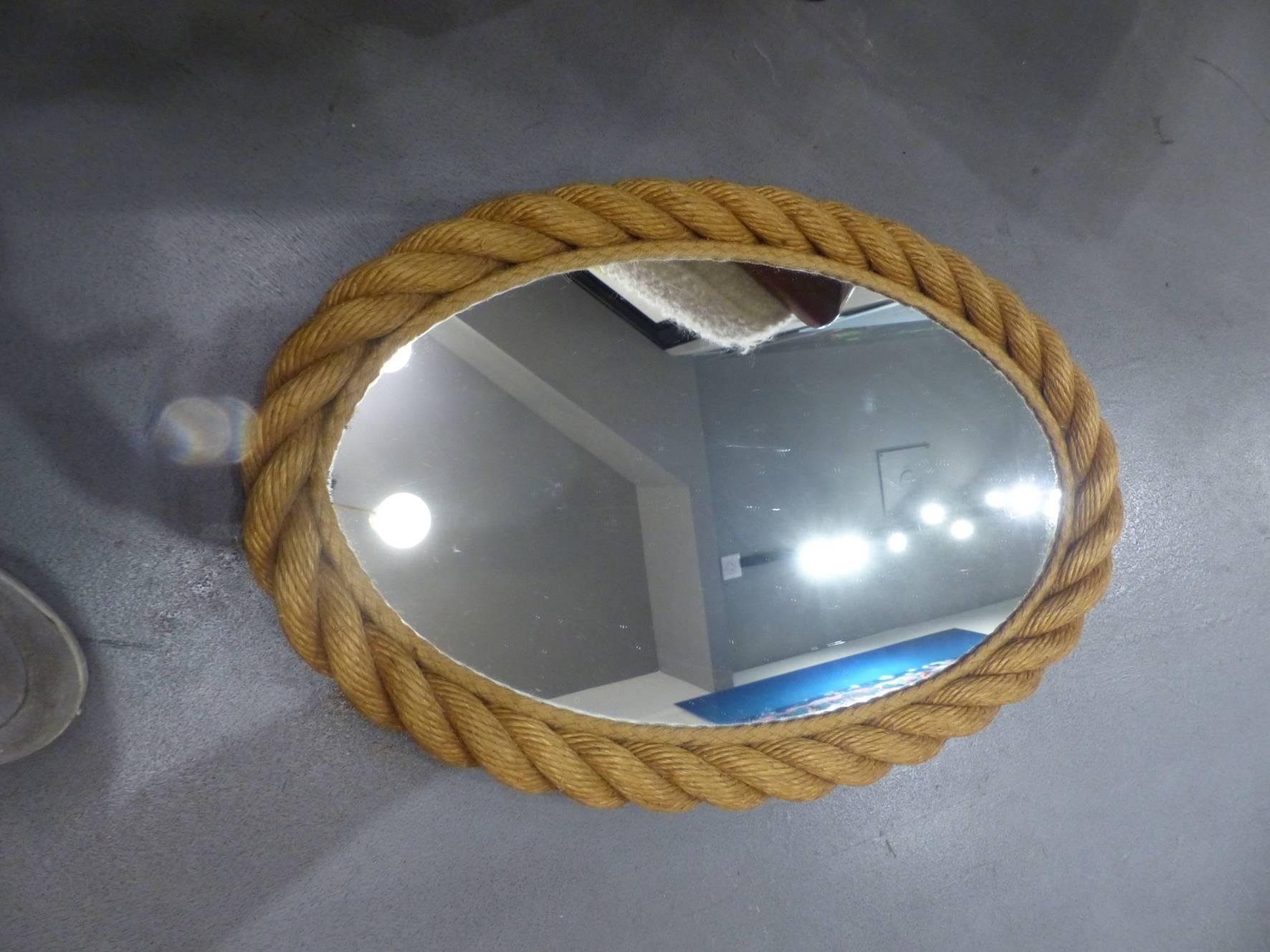 Beautiful Adrien Audoux and Frida Minet rope oval mirror circa 1960, in excellent condition.