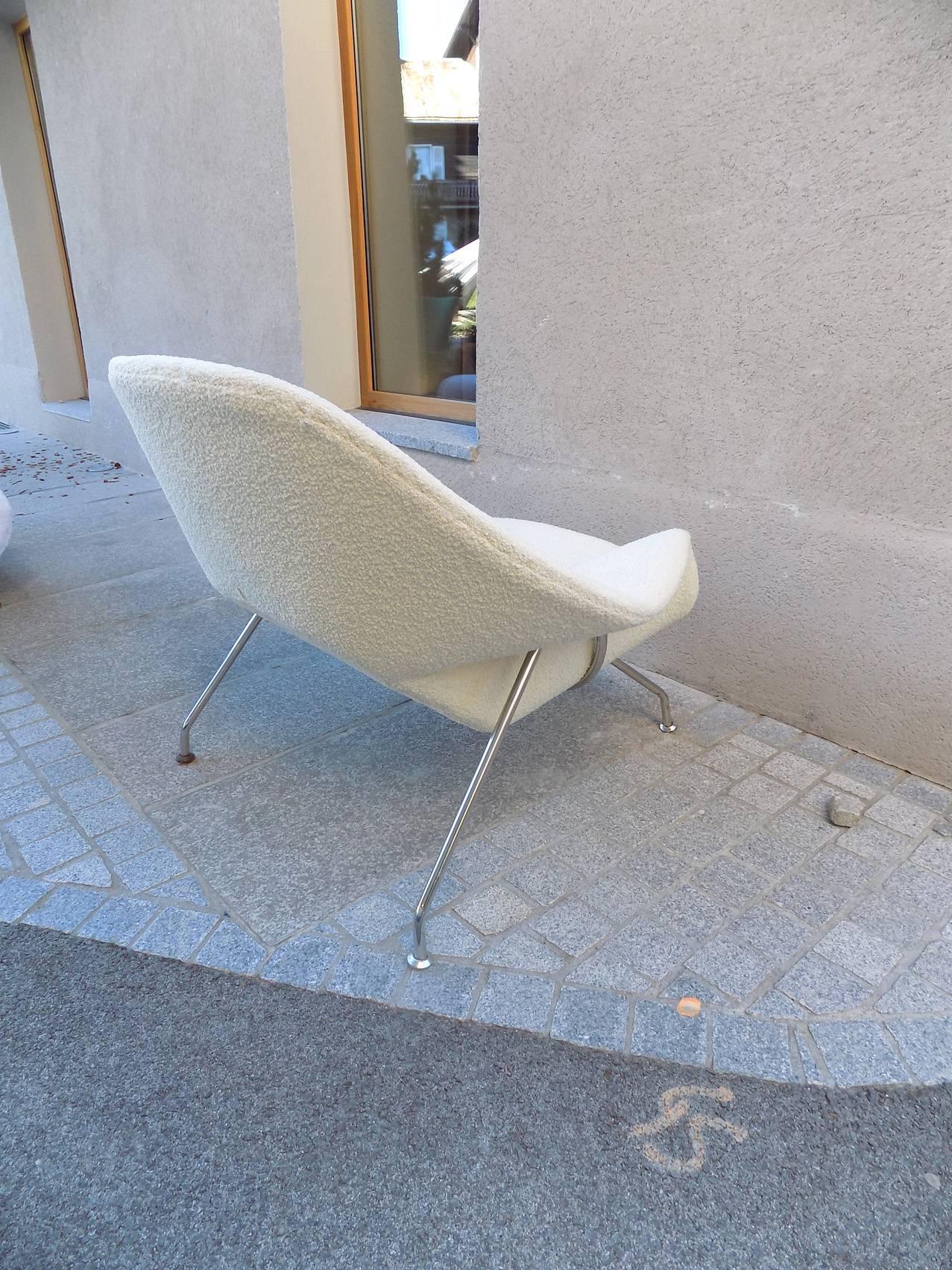 American Womb Lounge Chair by Eero Saarinen, Reupholstered For Sale