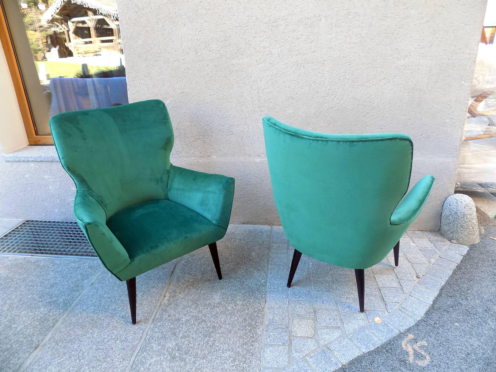 Beautiful pair of Italian armchairs, in green velvet and black steel feet. 