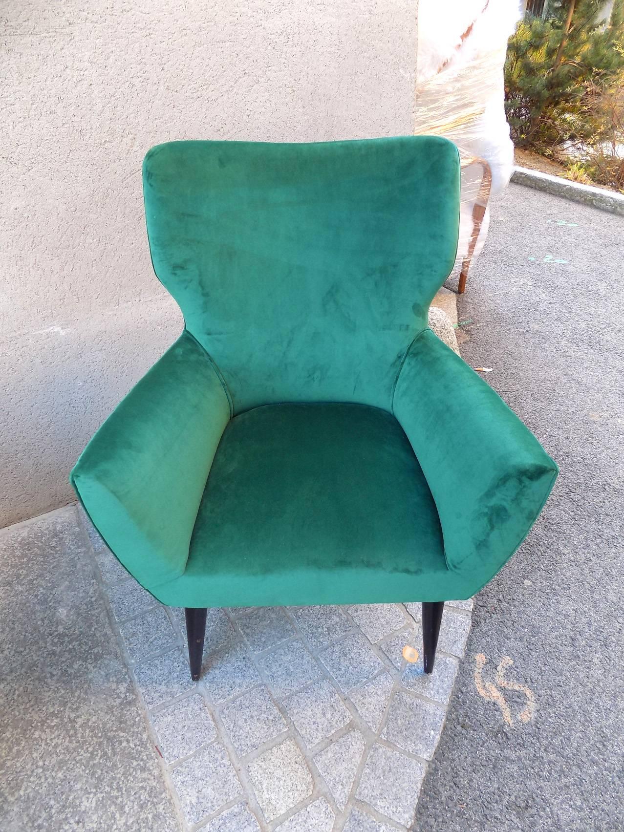 Beautiful Pair of green velvet Italian Armchairs In Excellent Condition For Sale In Megeve, FR