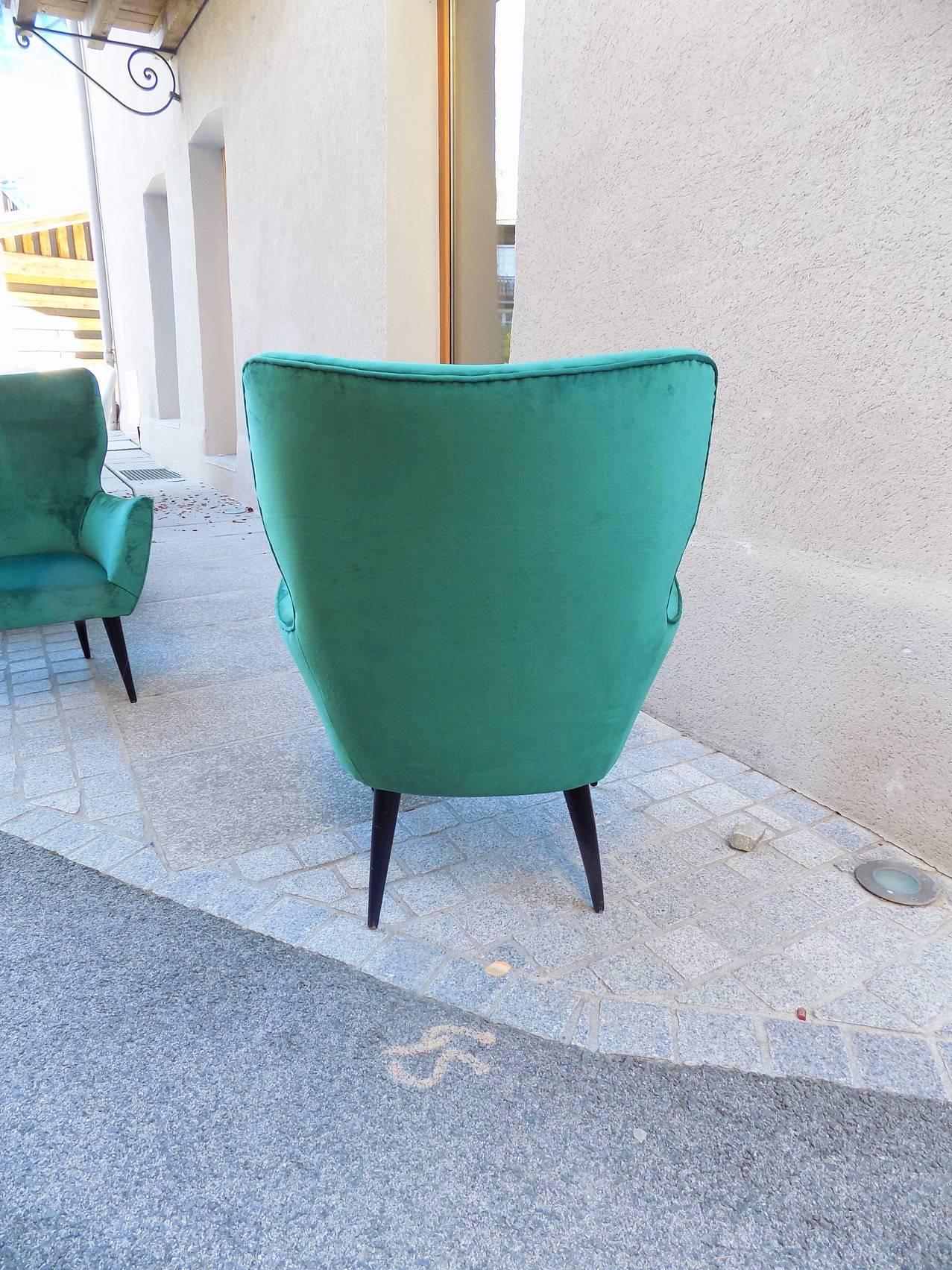Contemporary Beautiful Pair of green velvet Italian Armchairs For Sale