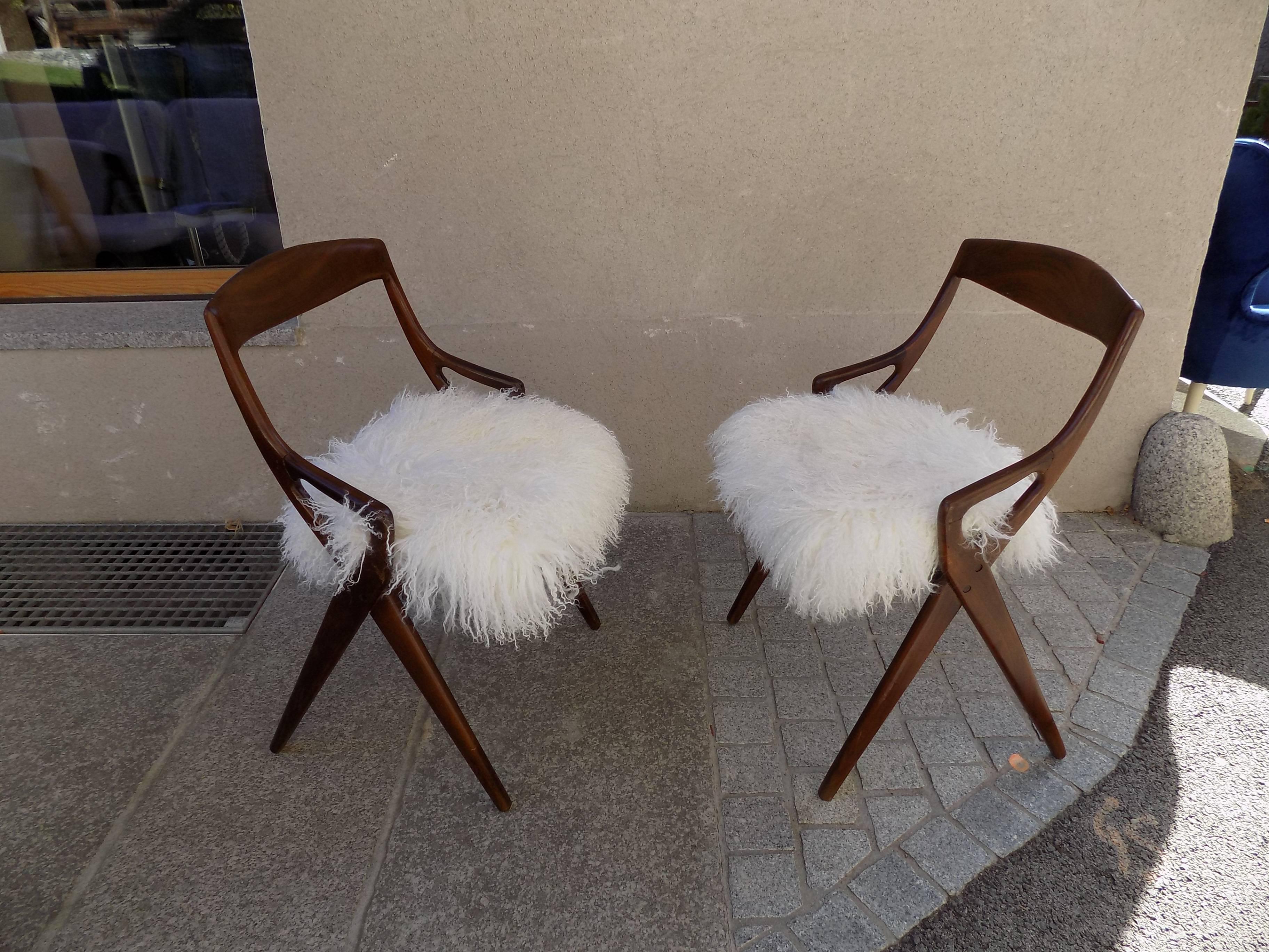 Beautiful pair of Italian reupholstered chairs, circa 1960. In excellent condition.