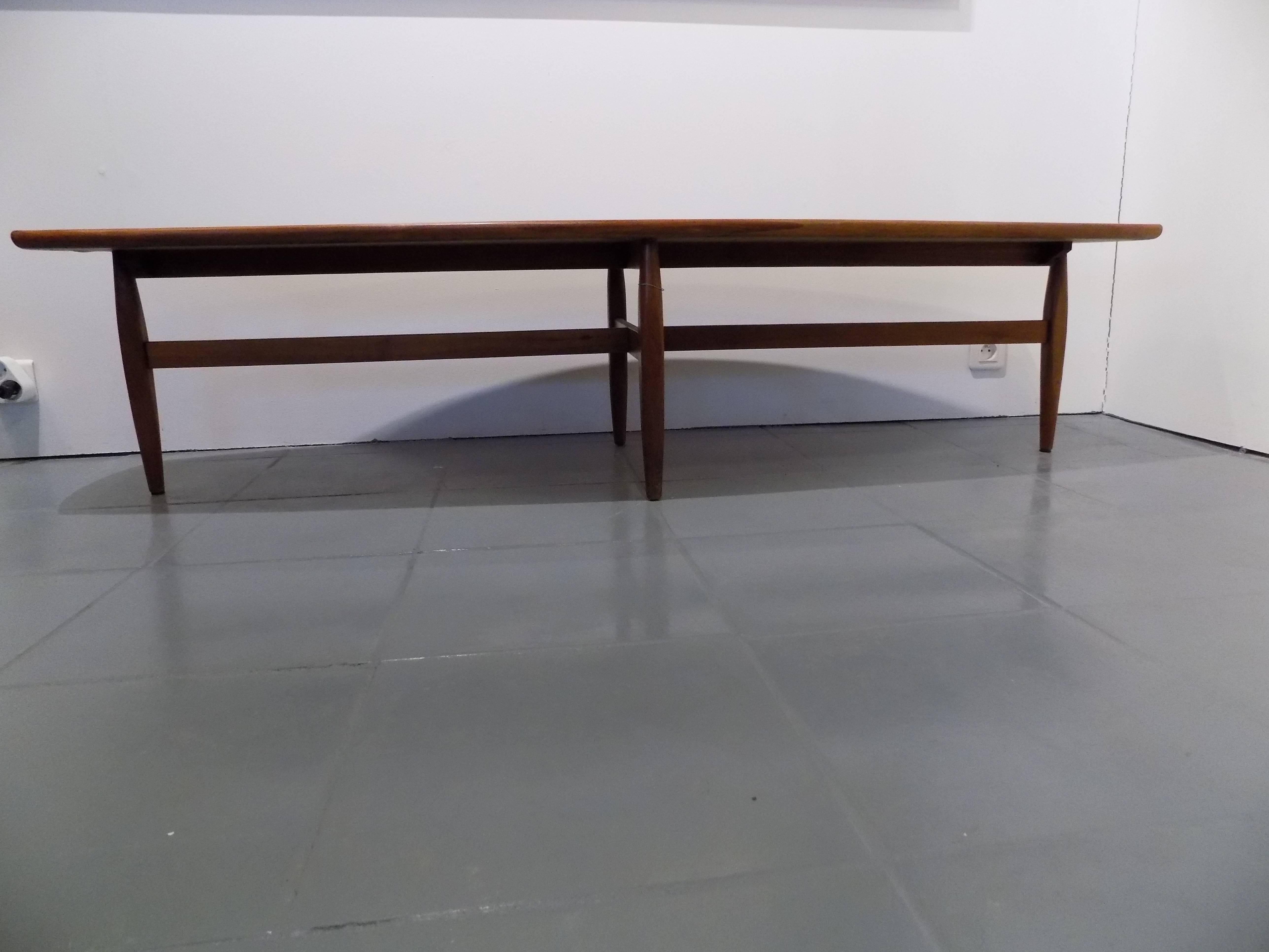 Coffee Table “Surfing” by Drexel In Excellent Condition For Sale In Megeve, FR