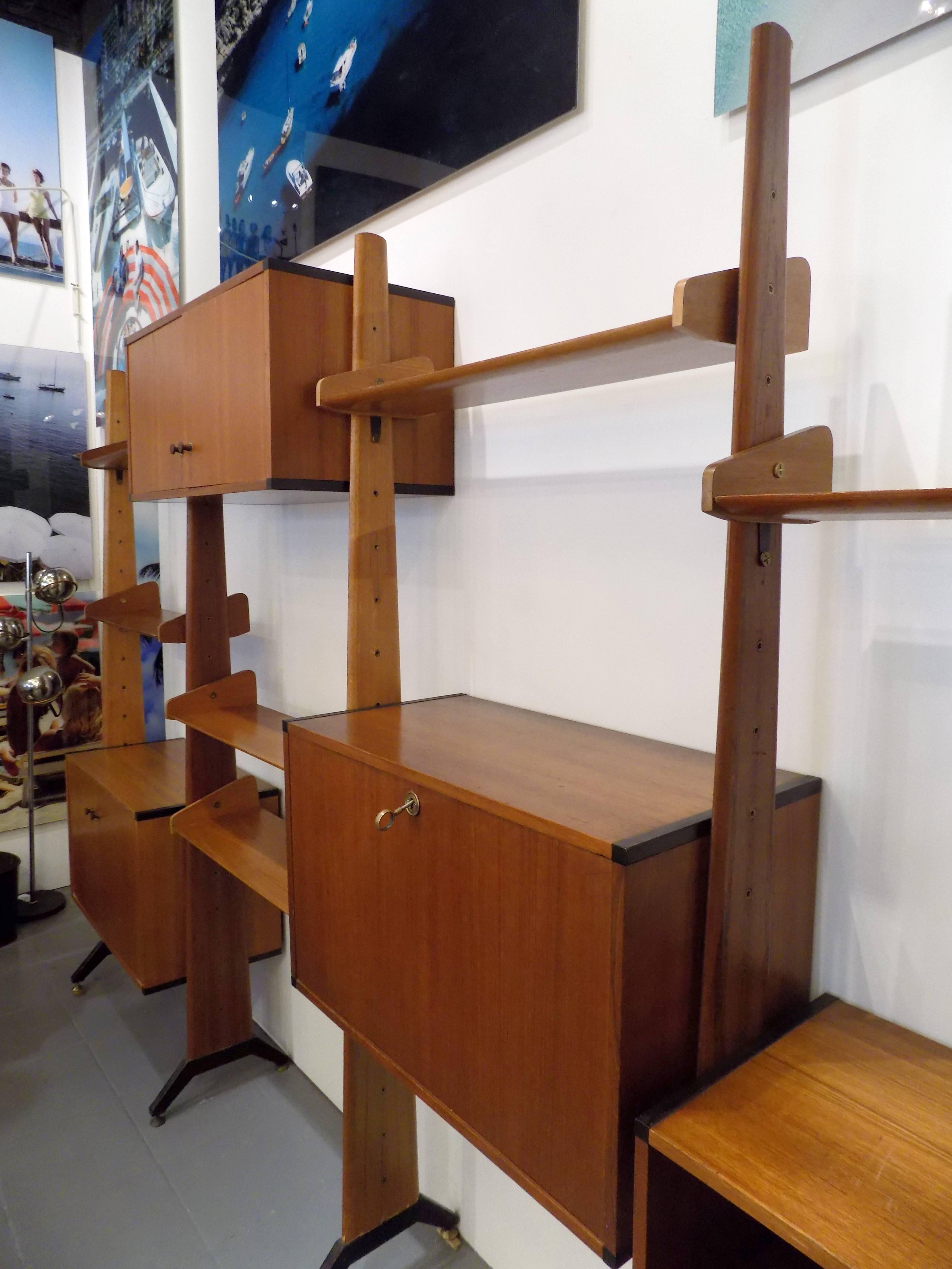 Mid-Century Modern Rosewood Bookcase Italy, Style of Franco Albini, circa 1958