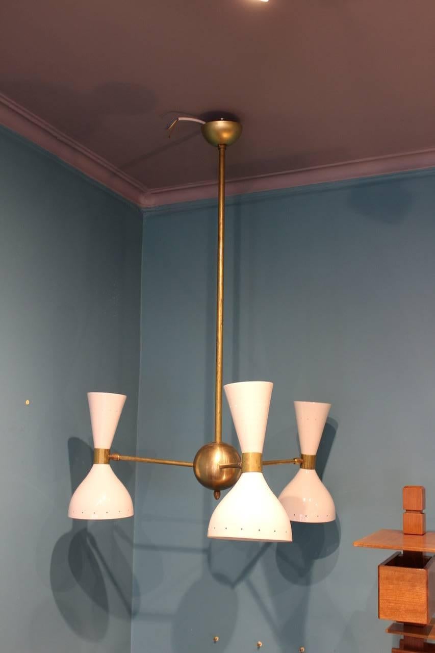 Three diabolo lampshades with double lighting (up and down)
Rotative as well.