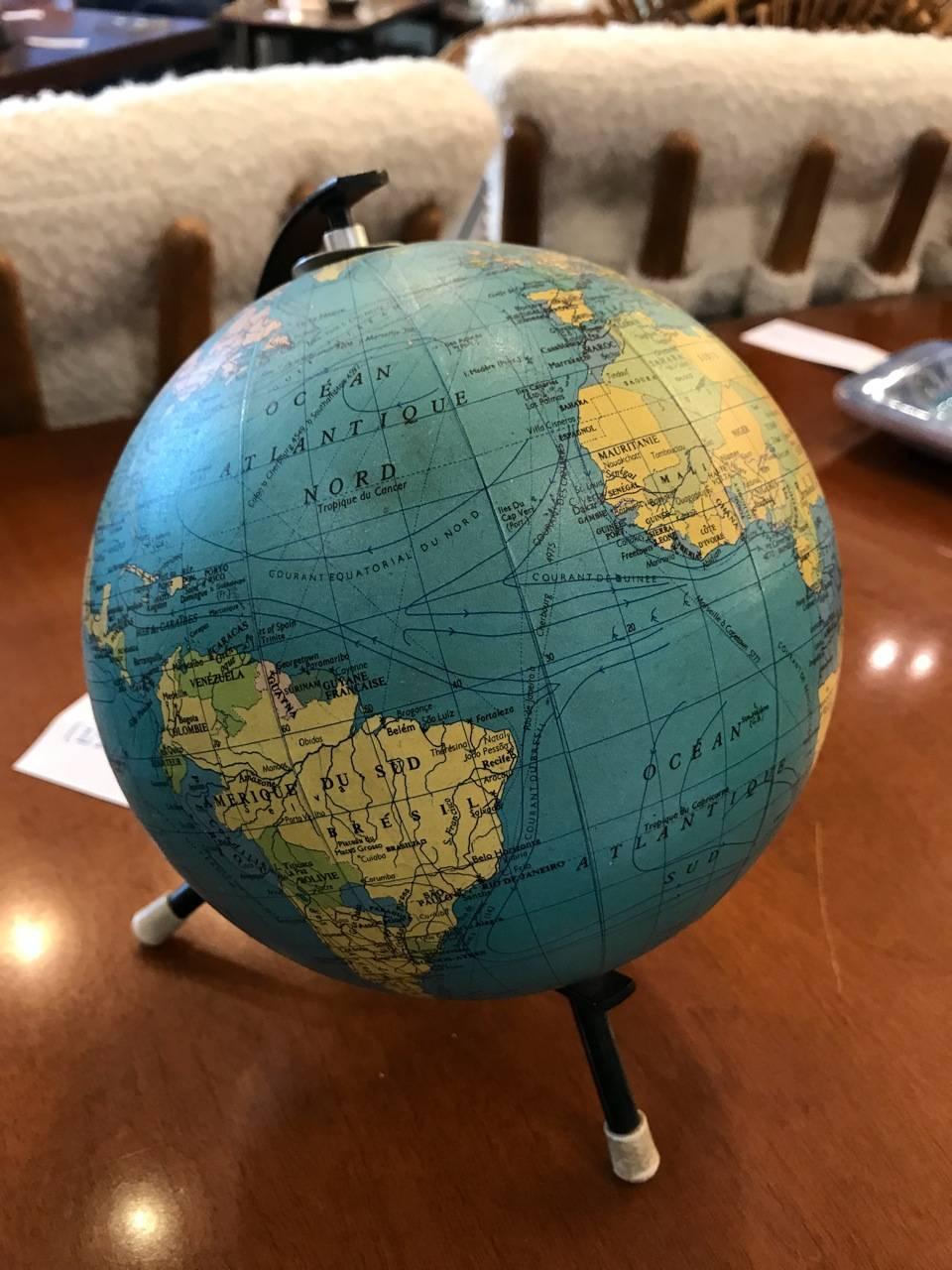 Beautiful globe, circa 1960 in excellent condition.