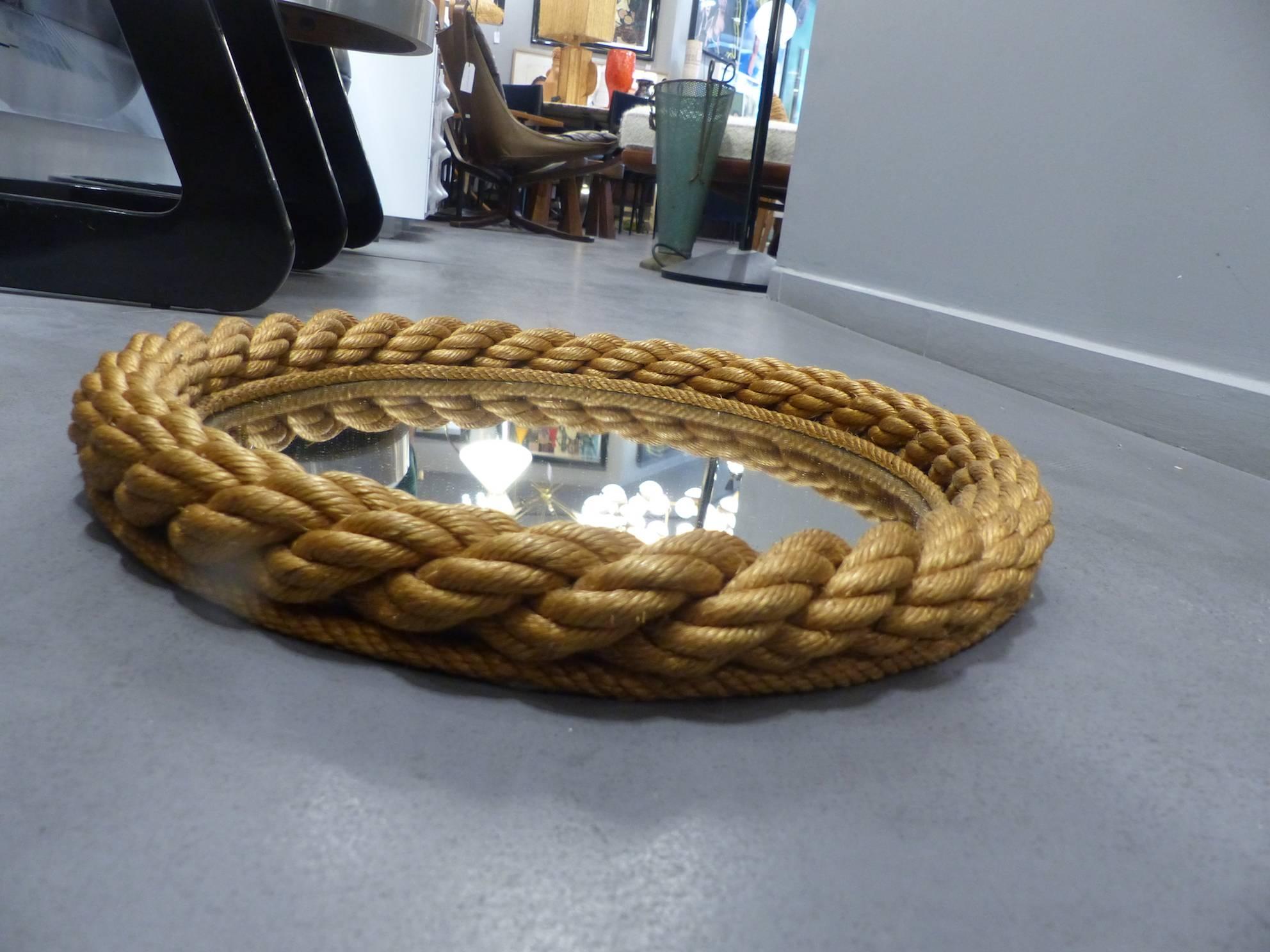 Beautiful Adrien Audoux and Frida Minet rope round mirror, circa 1960
In excellent condition.