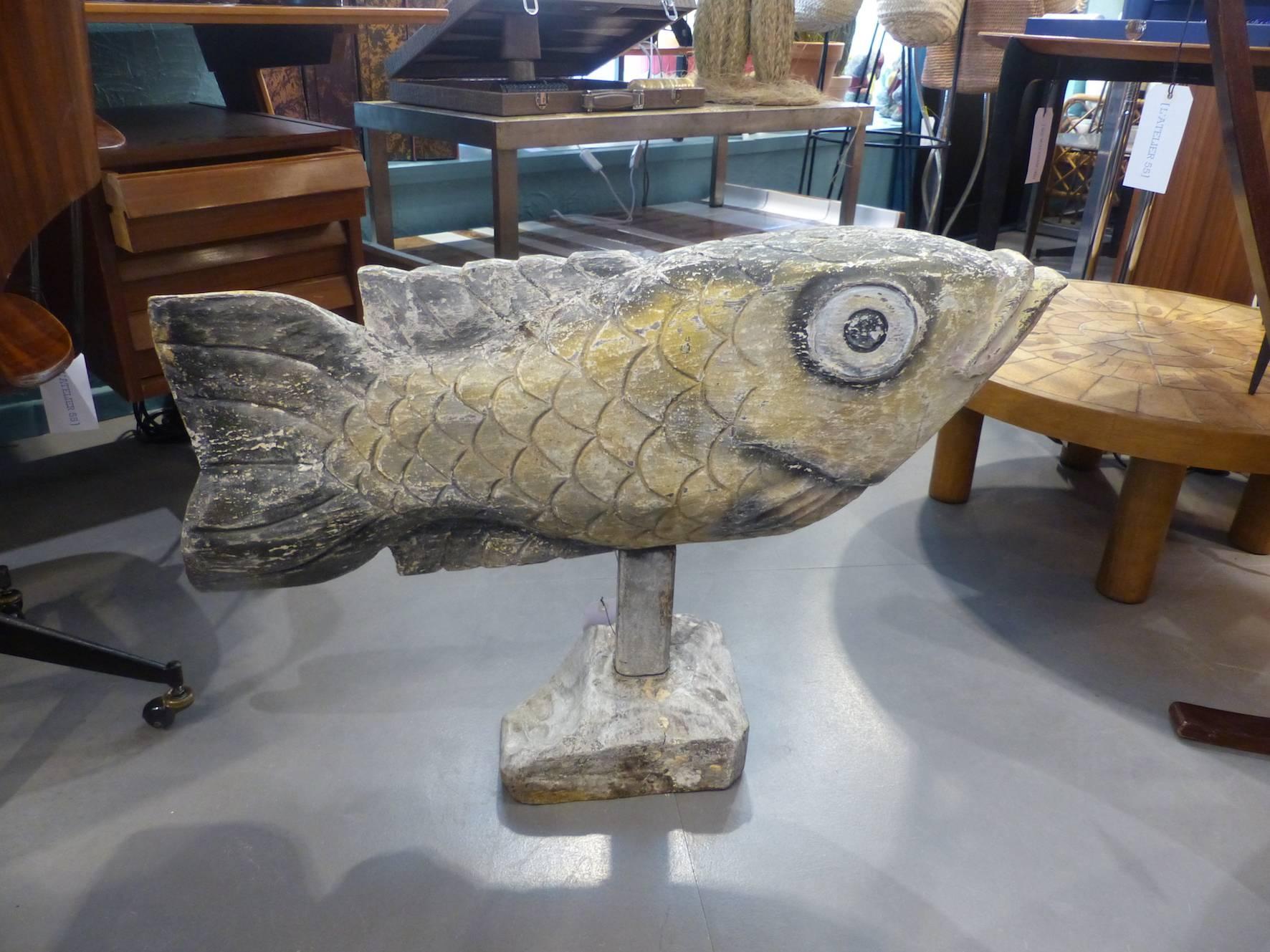 Beautiful painted wood fish sculpture circa 1960, good condition.