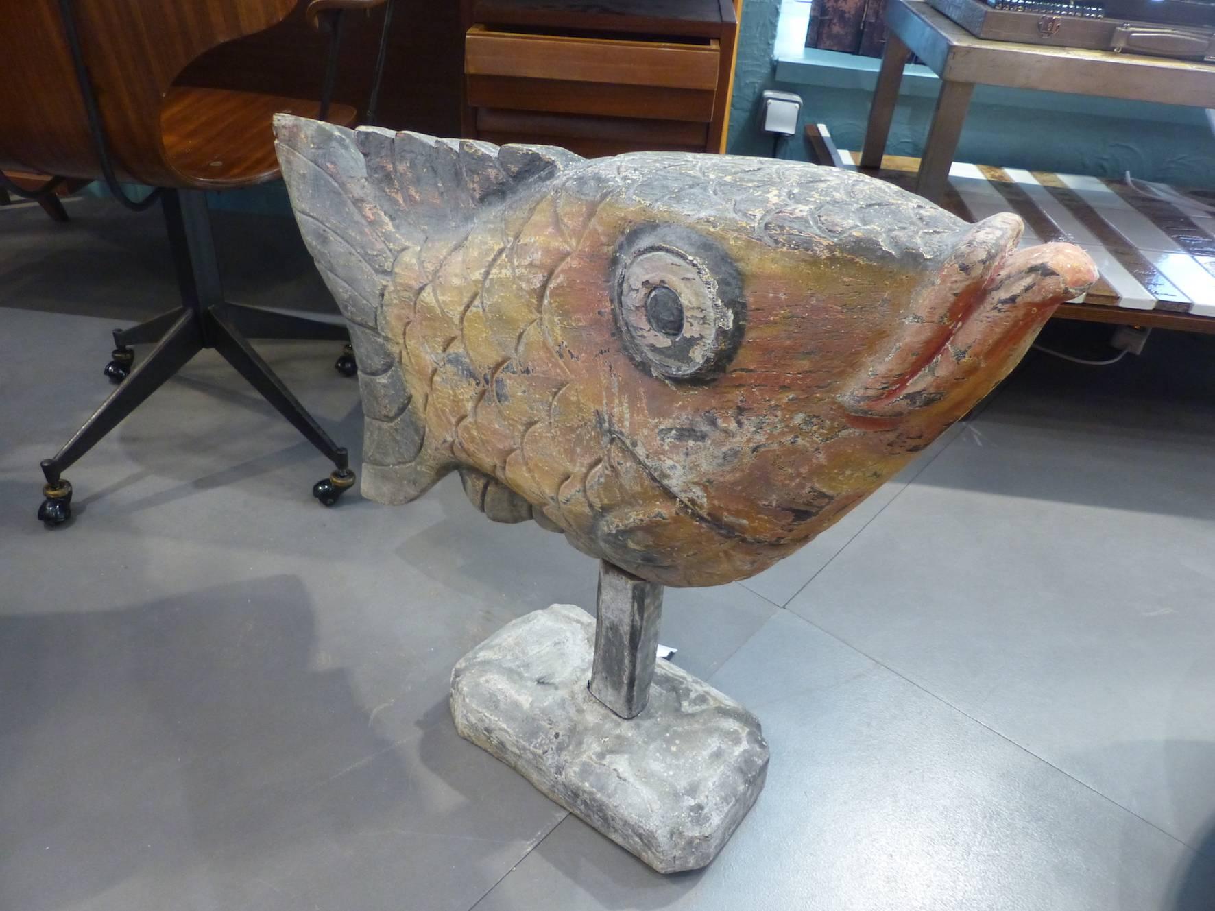 Beautiful painted wood fish sculpture, circa 1960 in good condition.