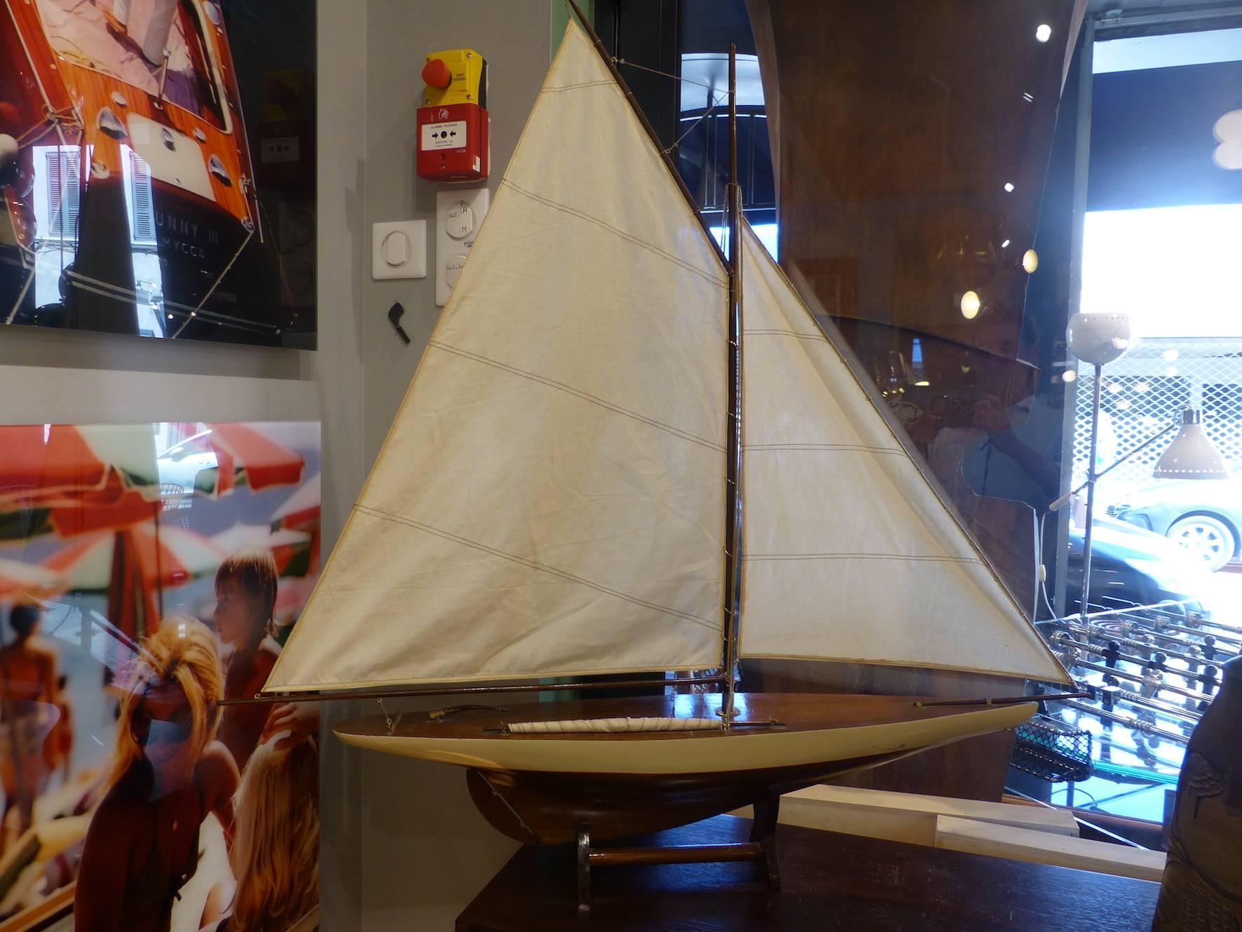 Beautiful sailboat wood model, circa 1960, in excellent condition.