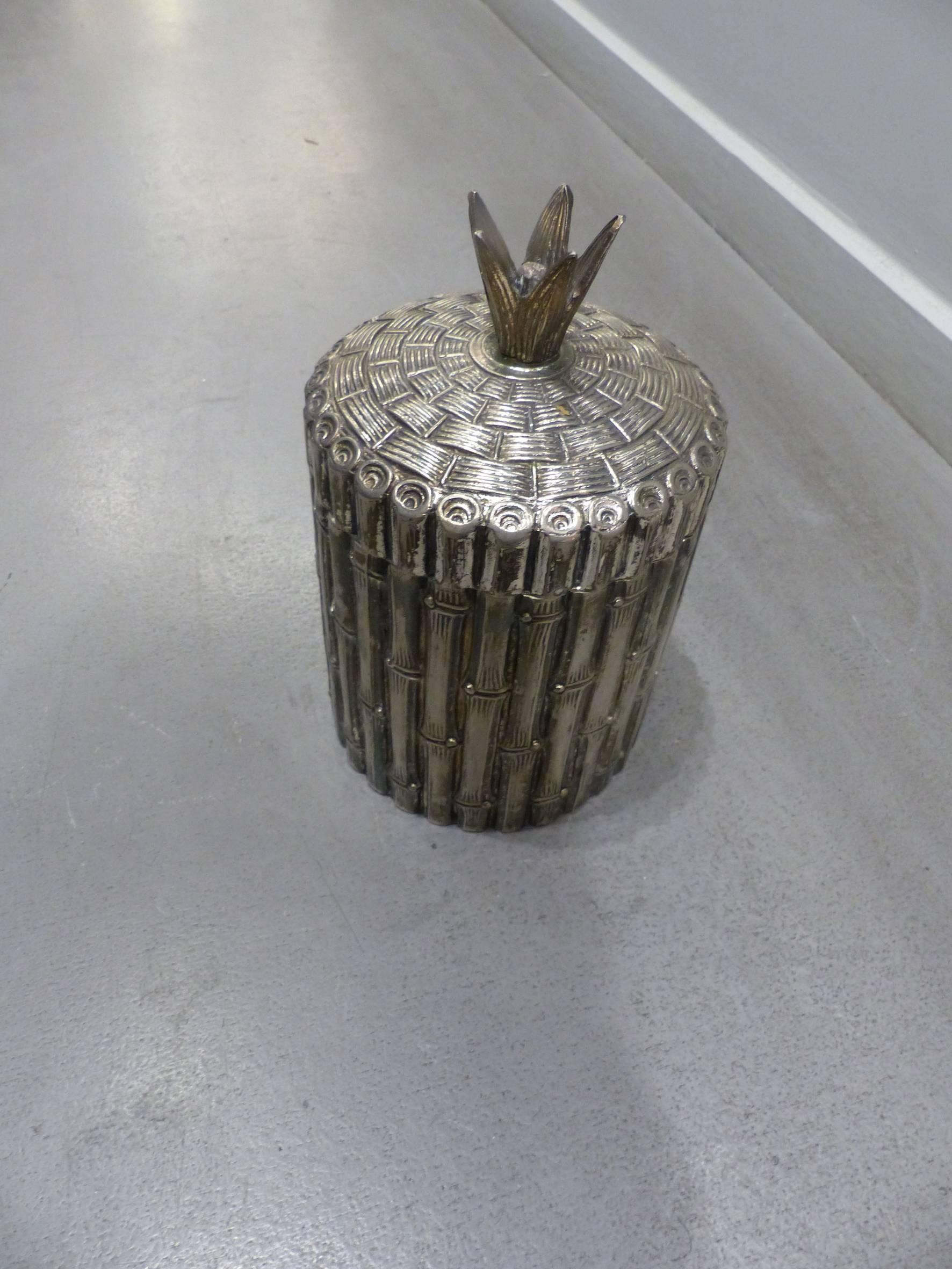 Beautiful pineapple Mauro Manetti ice bucket, circa 1960, in excellent condition.