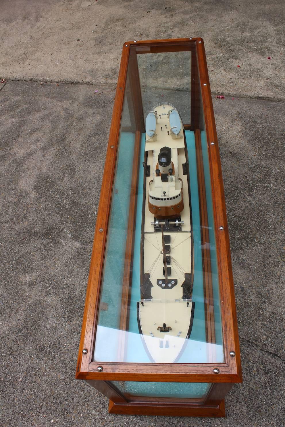 Fantastic Model Ship in Wood and Glass Display 'Gourock', circa 1960 In Excellent Condition For Sale In Megeve, FR