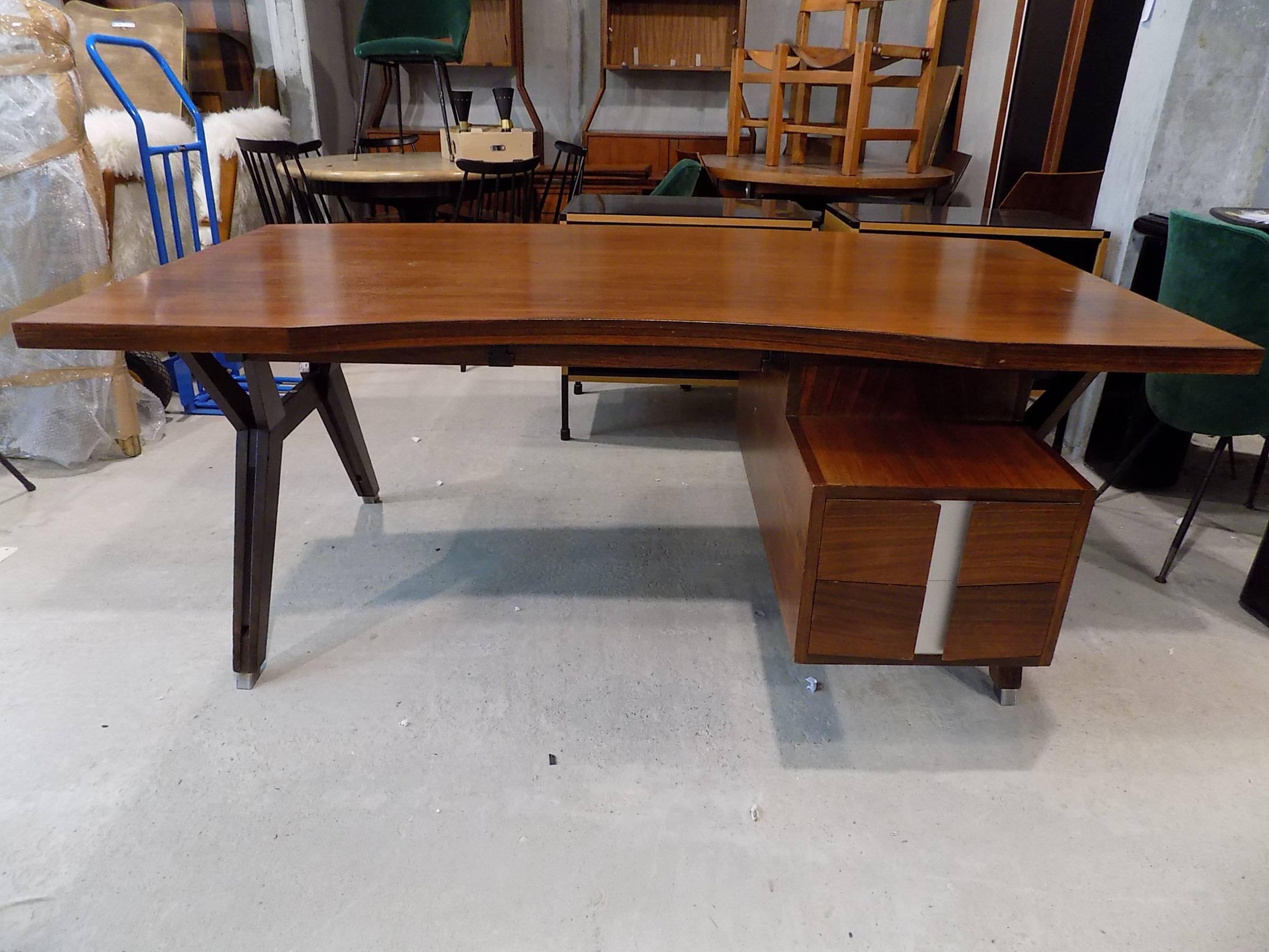 Beautiful desk by Ico Parisi, circa 1960, in excellent condition.
