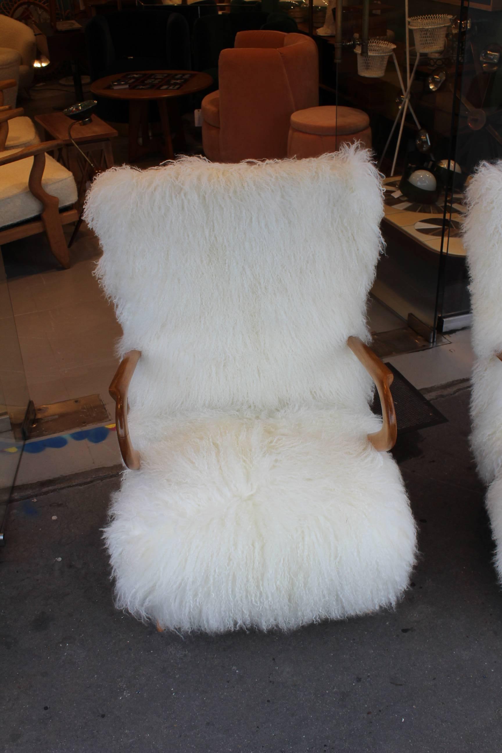 Pair of Italian reupholstered armchairs by Gugliermo Ulrich In Excellent Condition For Sale In Megeve, FR
