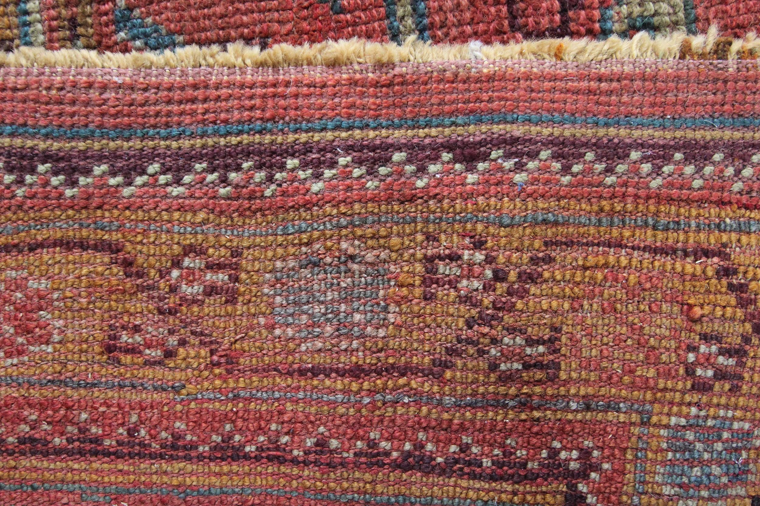 Antique Ushak Carpet, Anatolia In Excellent Condition For Sale In Crondall, Surrey