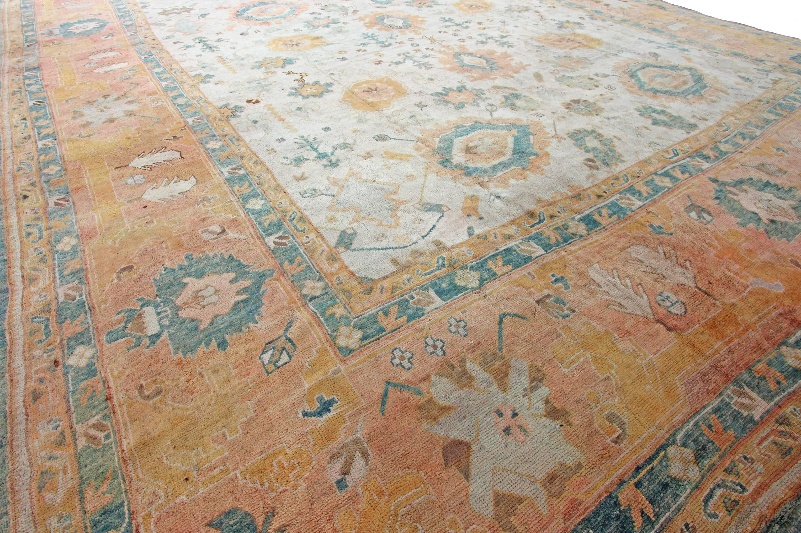 Antique Oushak Carpet, Anatolia In Excellent Condition For Sale In Crondall, Surrey