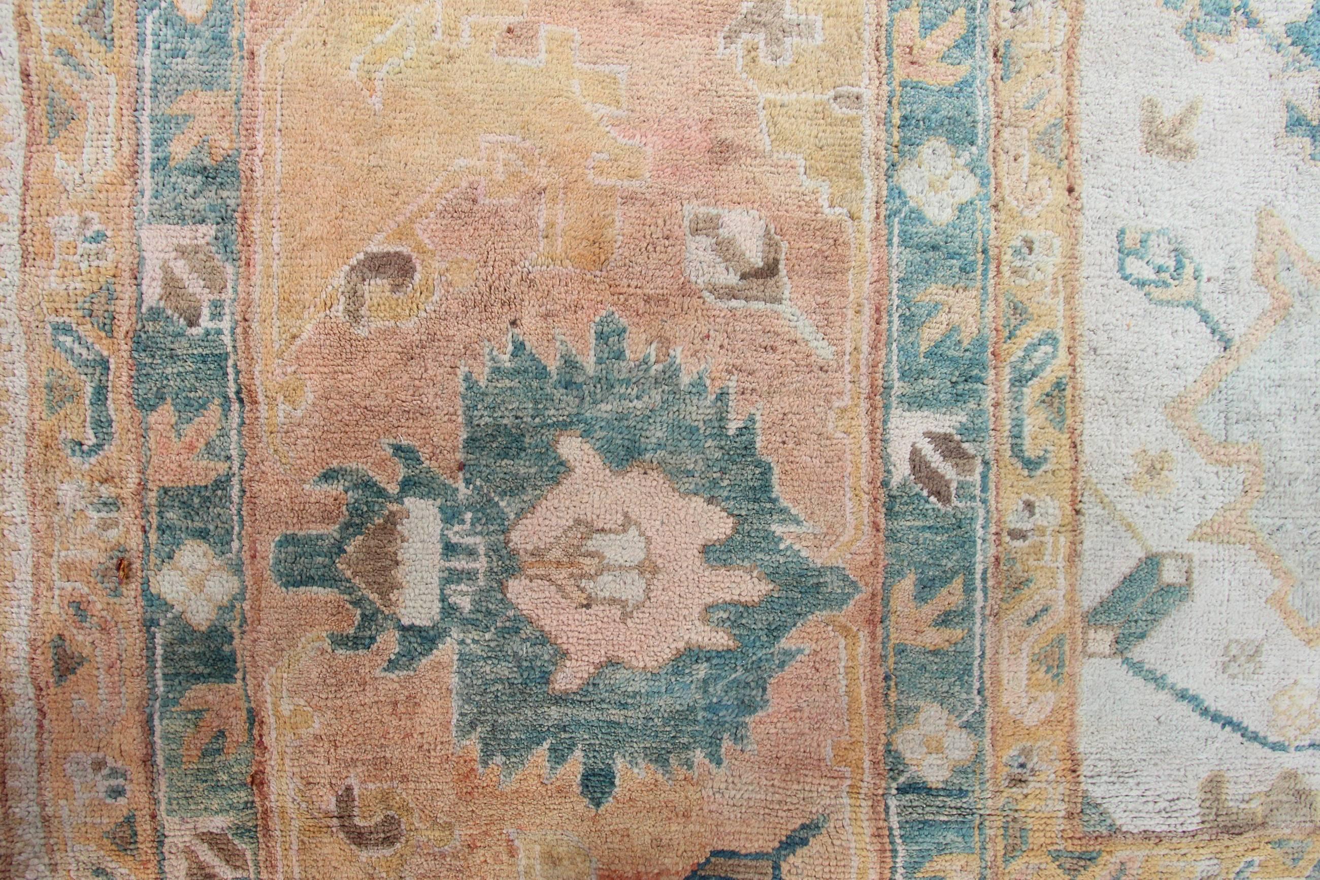 Antique Oushak Carpet, Anatolia For Sale 2