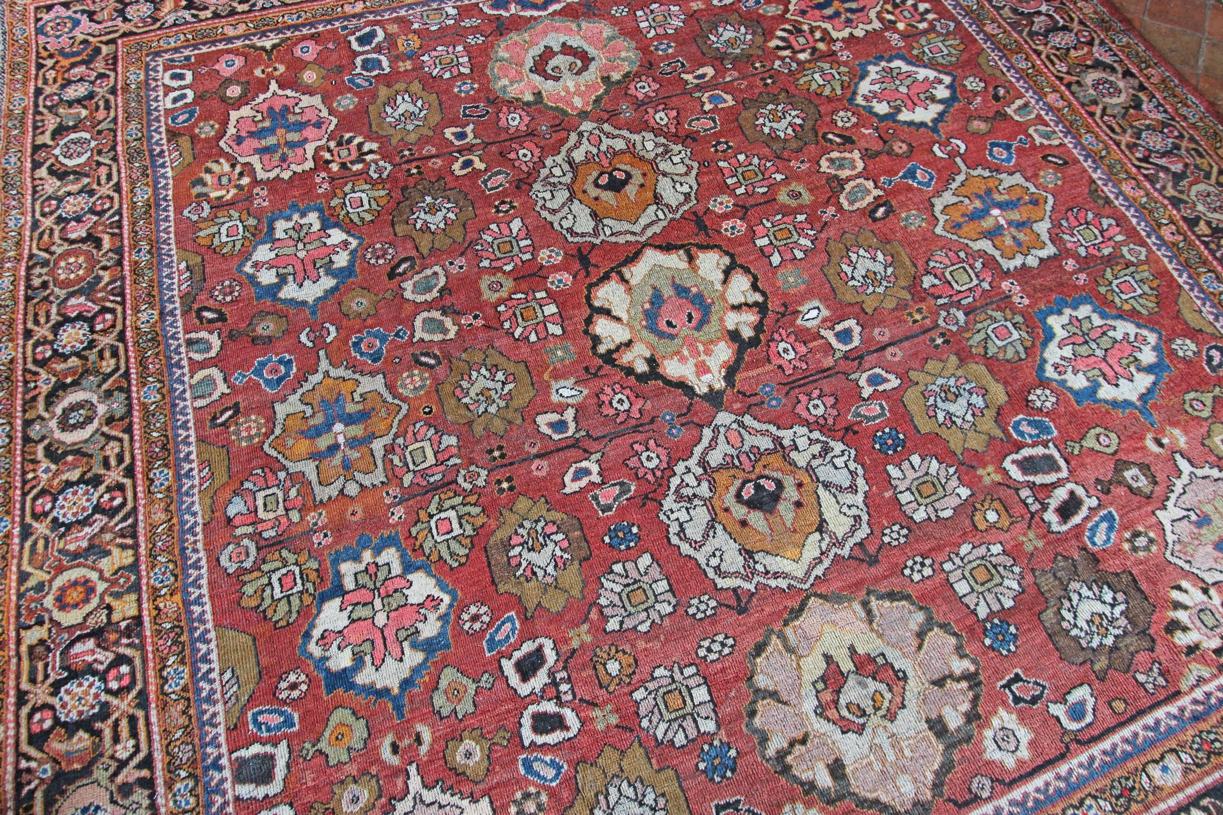 Antique Mahal Carpet In Good Condition In Crondall, Surrey