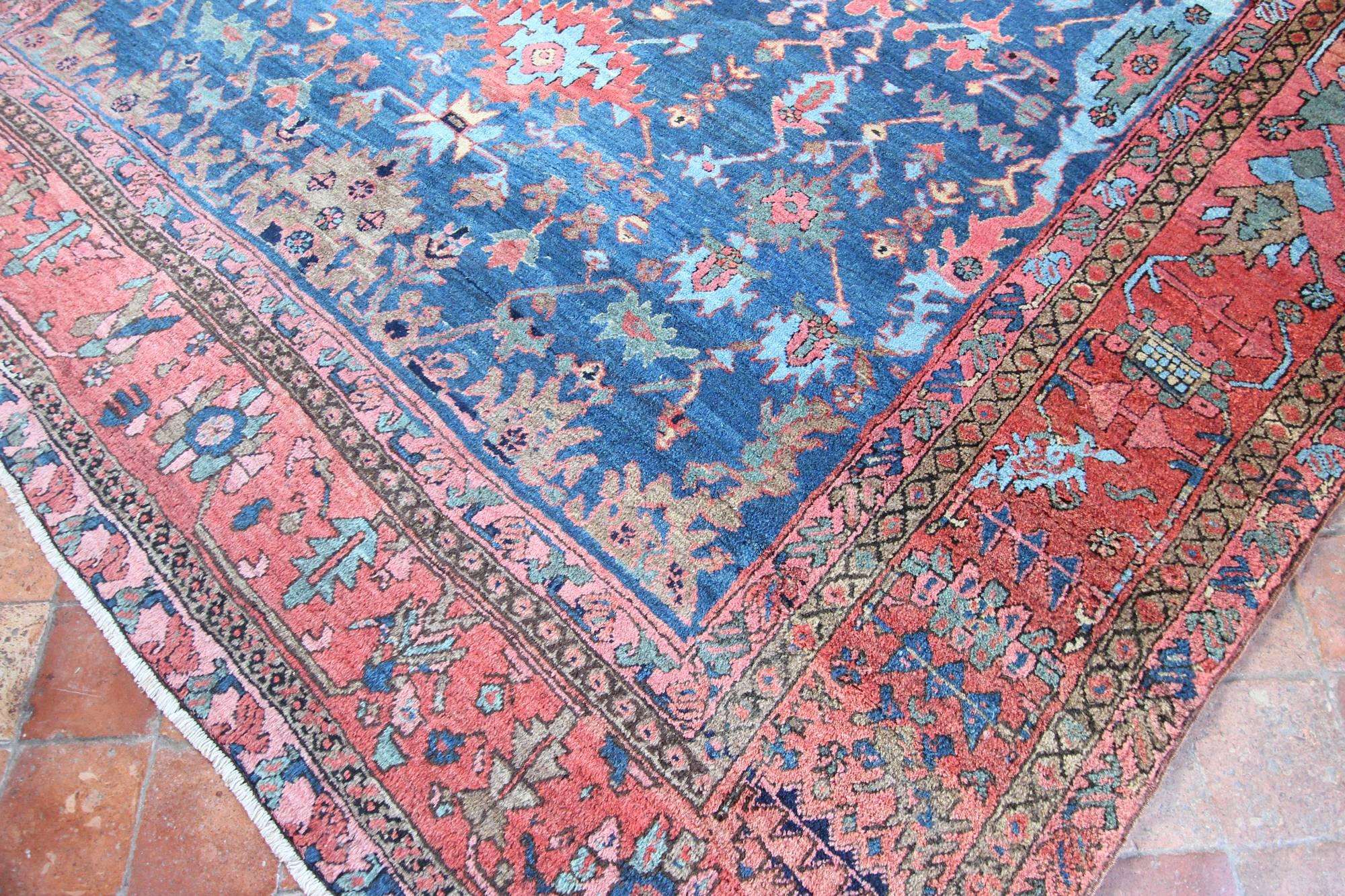 Antique Bakshaish Carpet In Excellent Condition In Crondall, Surrey