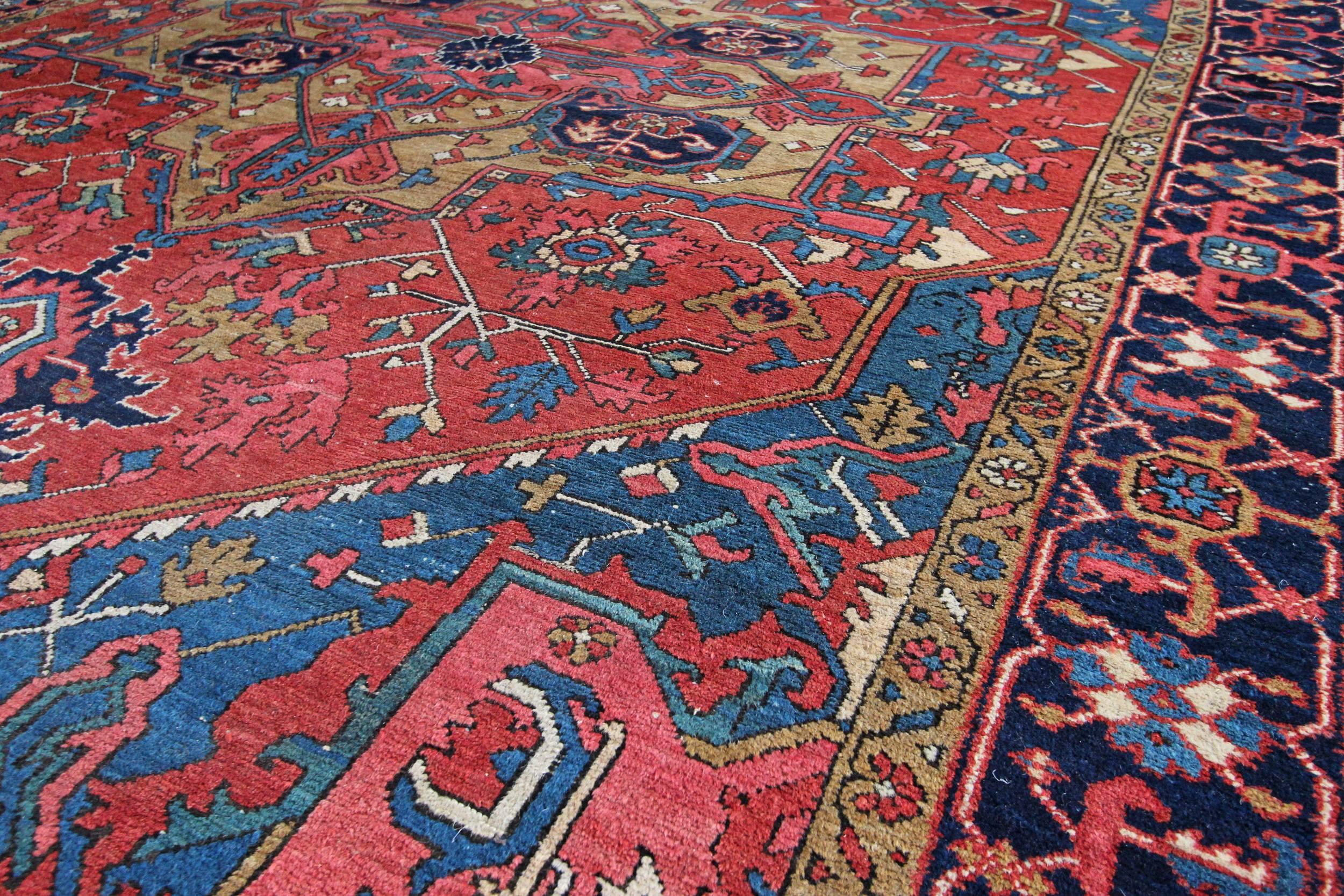 Antique Heriz Carpet In Excellent Condition In Crondall, Surrey