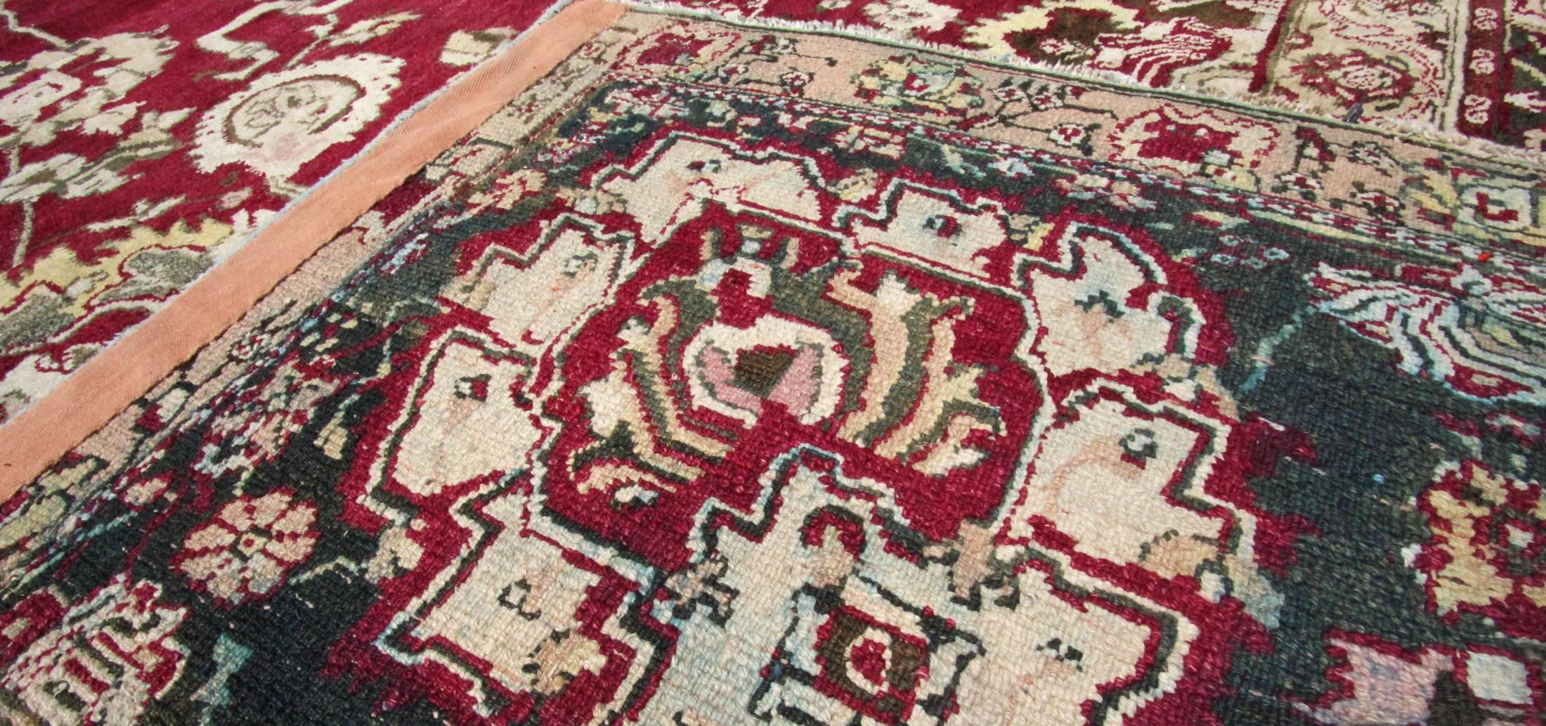 Antique Agra Carpet In Good Condition For Sale In Crondall, Surrey
