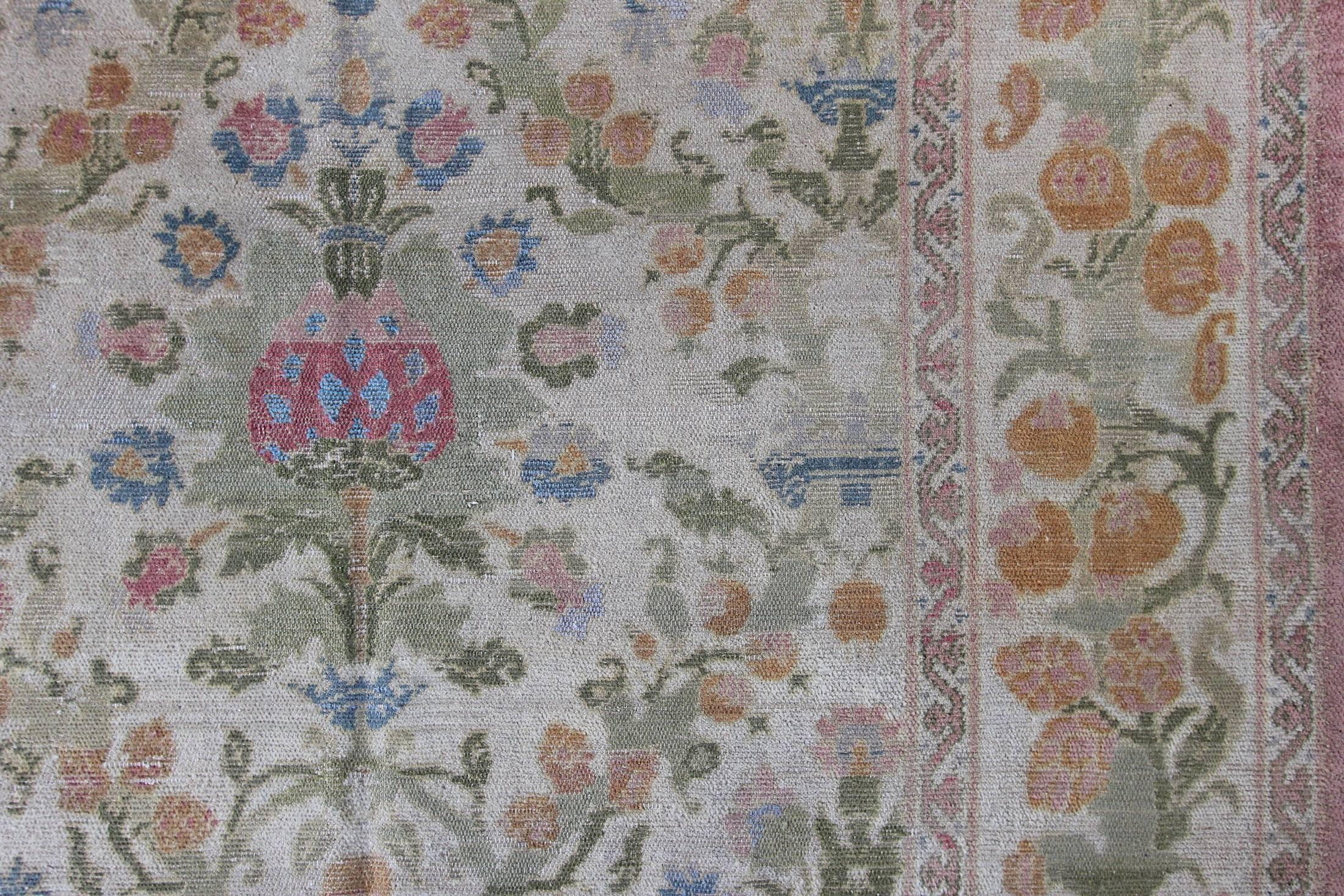 Spanish Cuenca carpets have always been very soft in their palette and rather than piled they are knotted in staggered stages. With both Persian and European styles they are beautiful decorative carpets. This carpet has delicate vases surrounded by