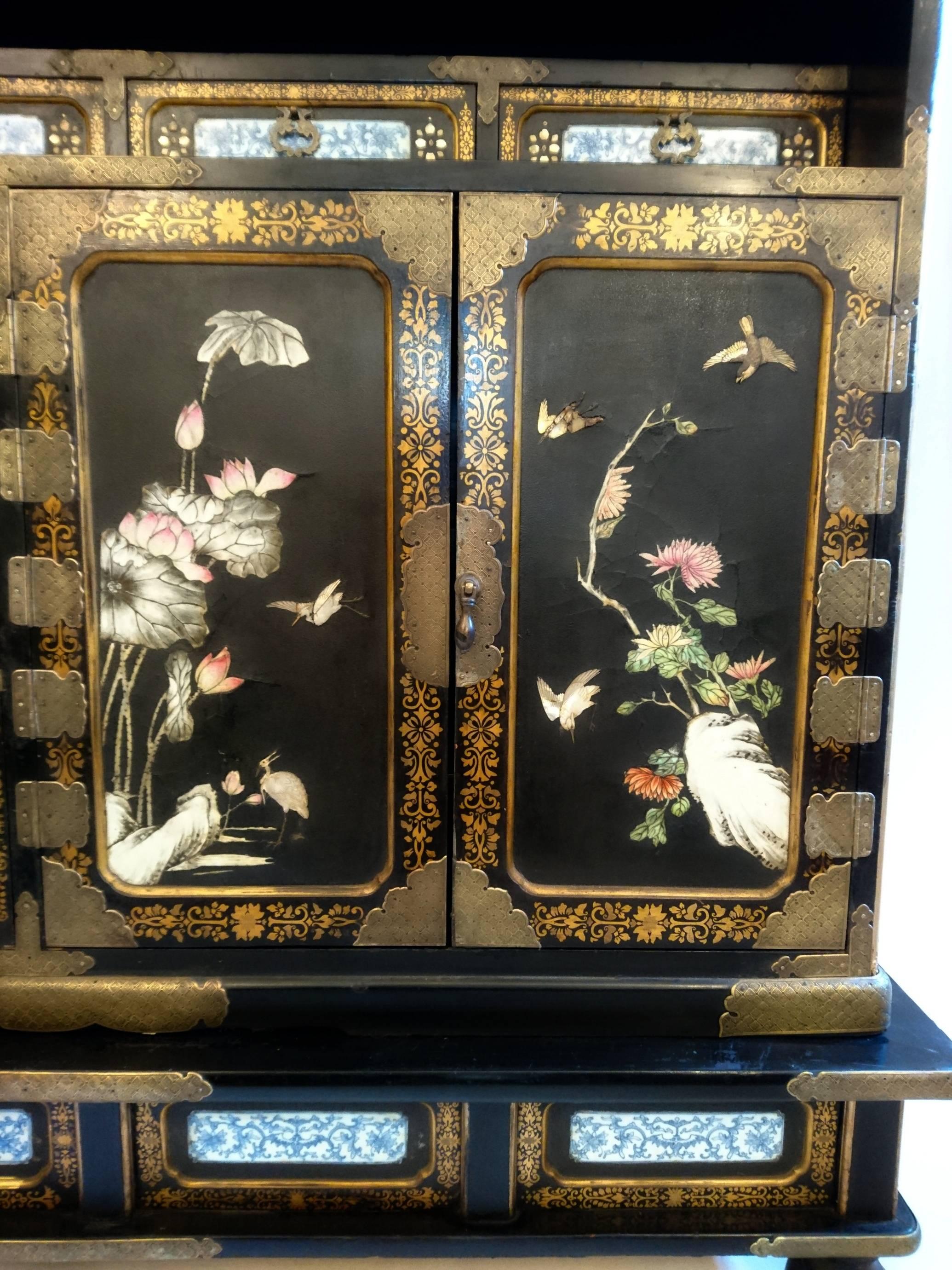 Japanese Cabinet in Shibayama Cabinet, Meiji Period In Good Condition In Albano Laziale, Rome/Lazio