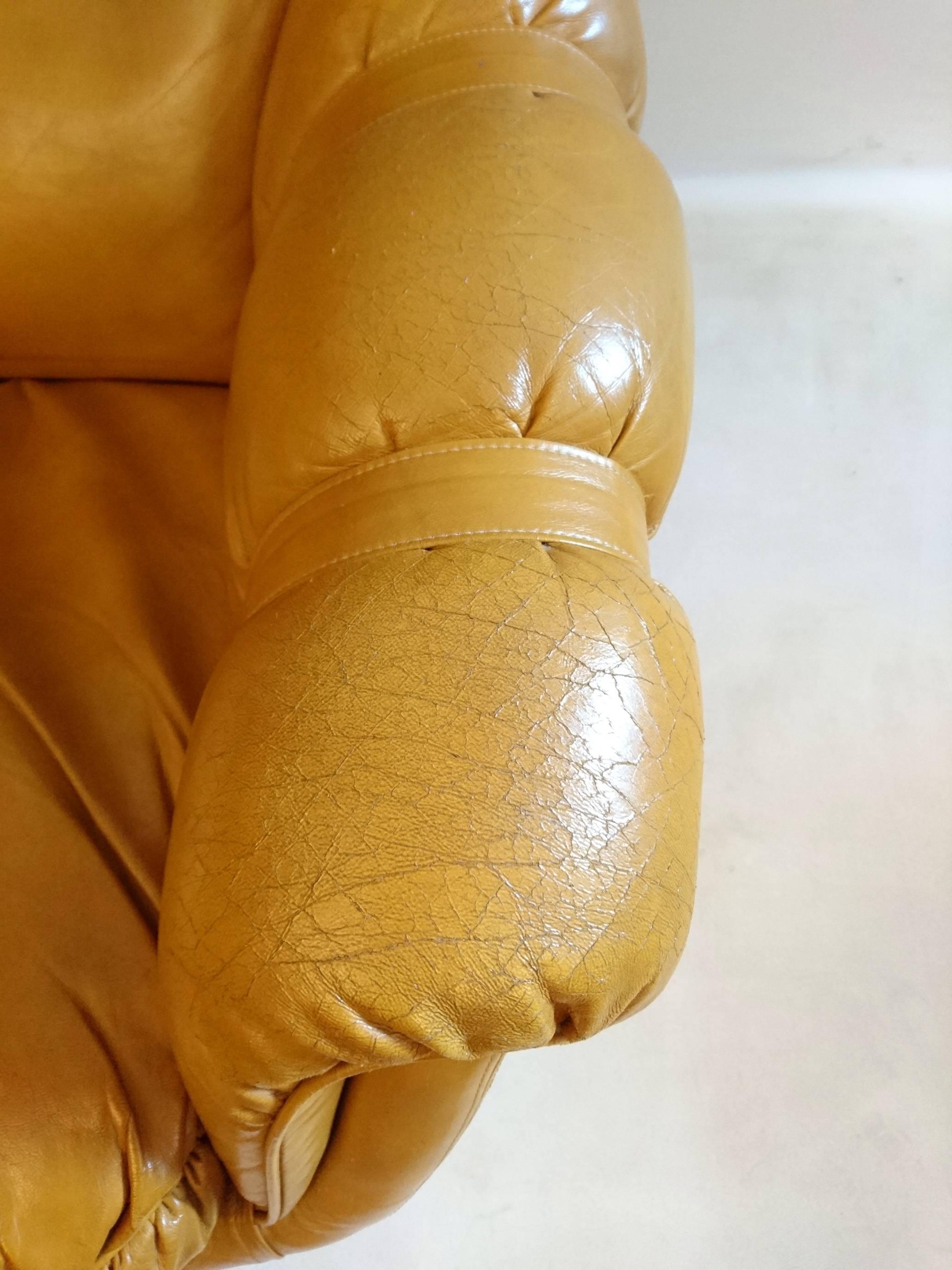 20th Century Egg Shaped Swivel Armchair, 1970