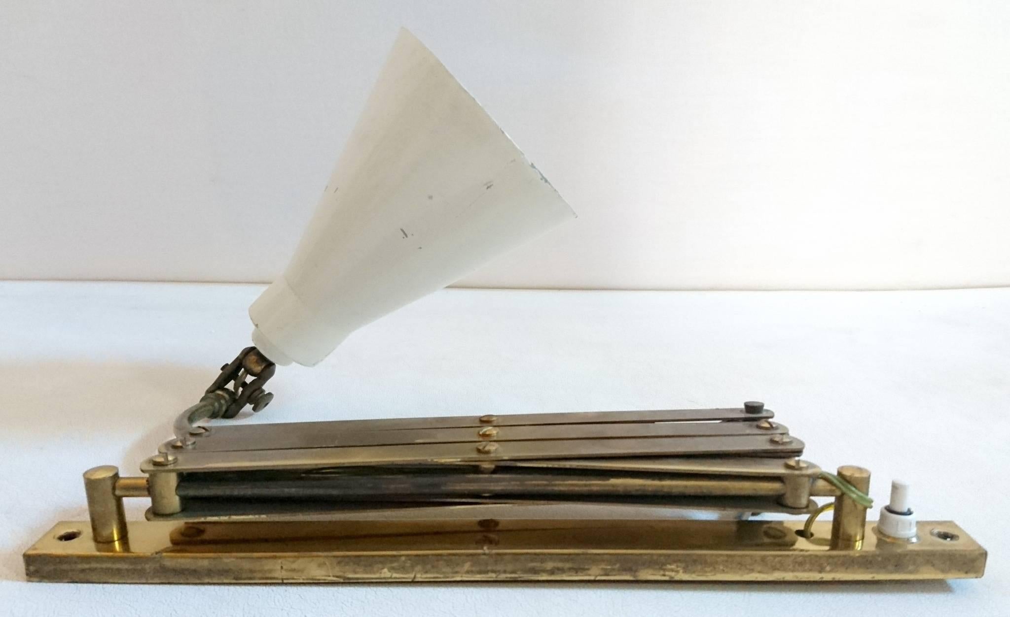 1950s Extendable Scissor Lamp, Italy In Excellent Condition In Albano Laziale, Rome/Lazio